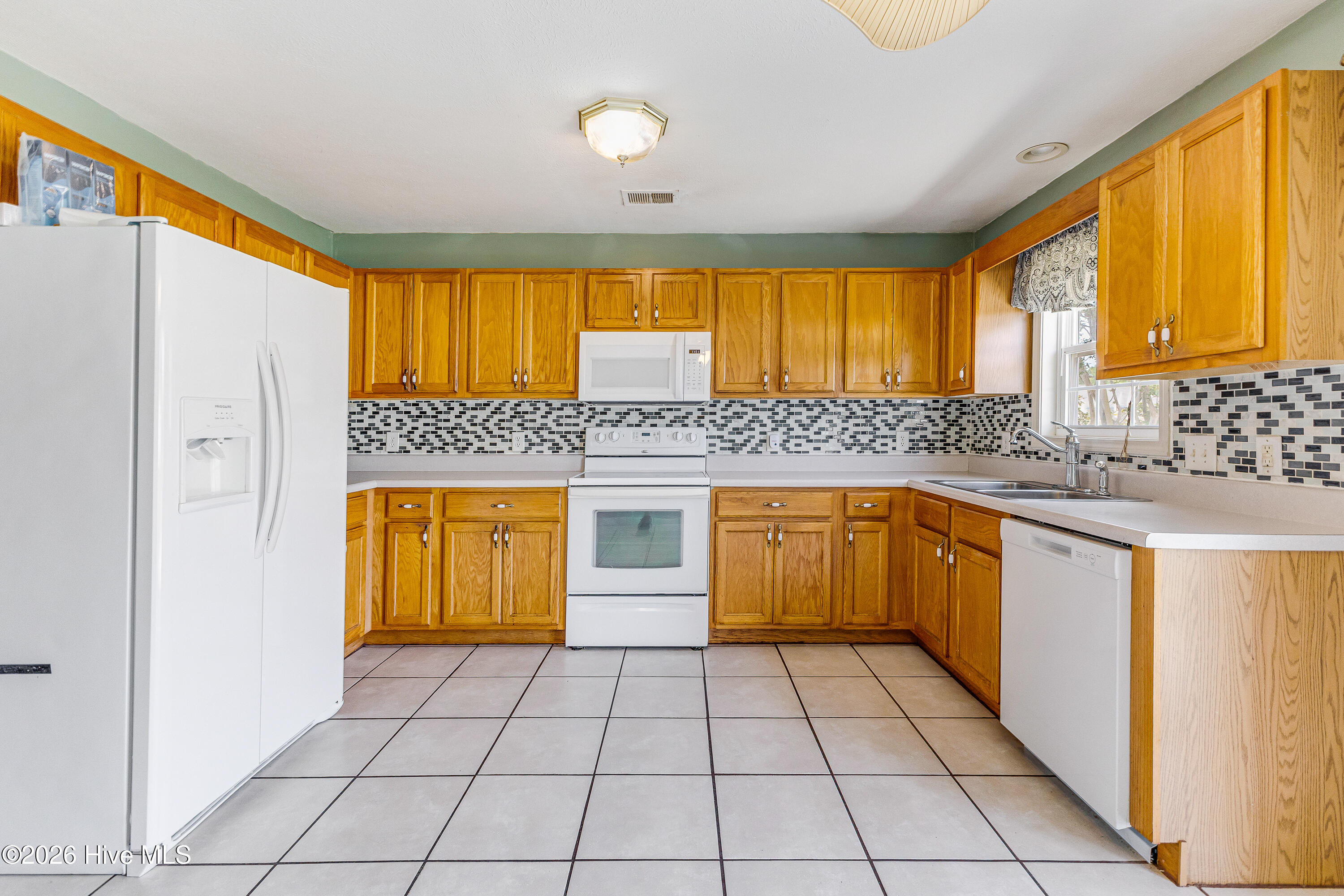 100566920 | Photo 14