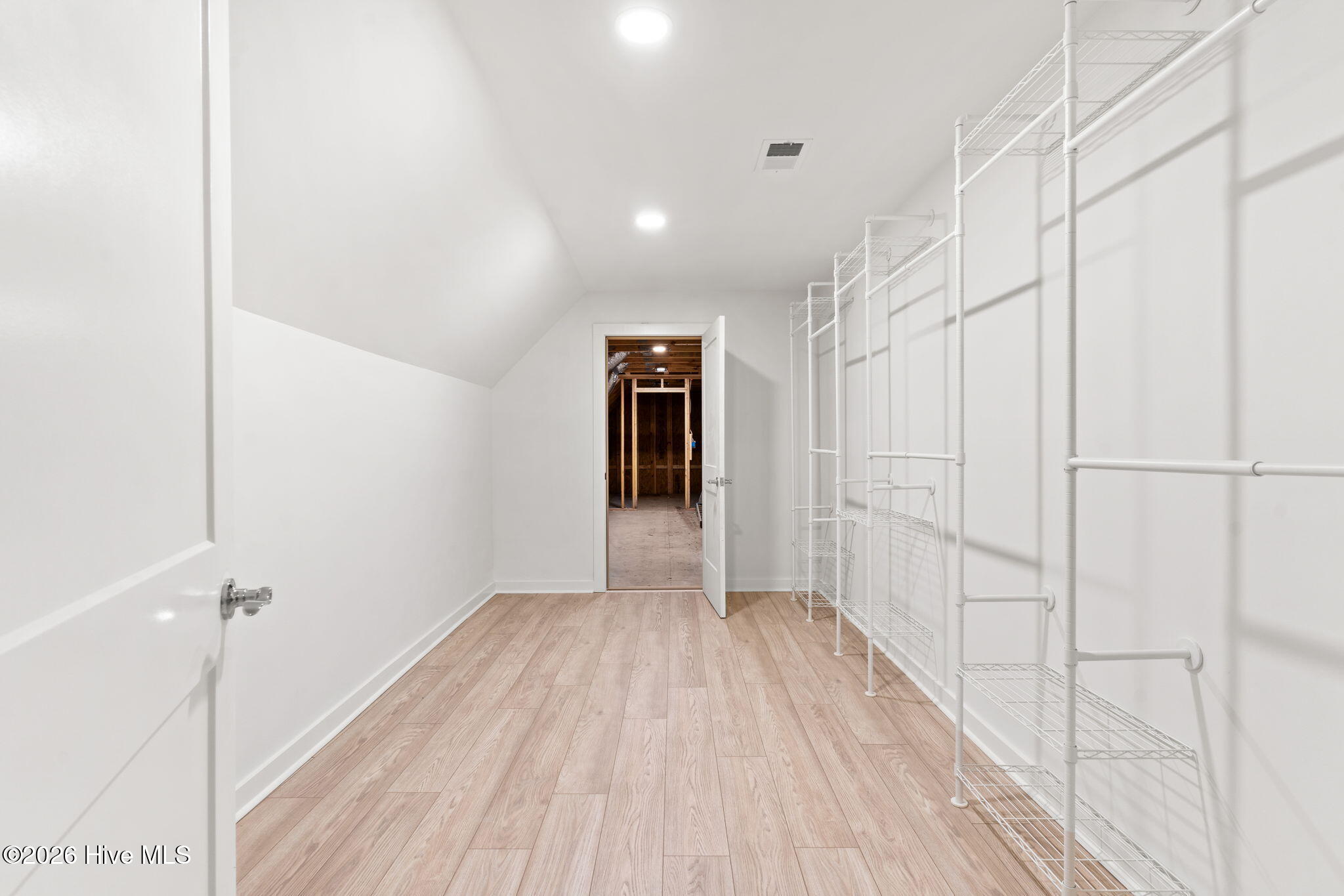 100559220 | Photo 45