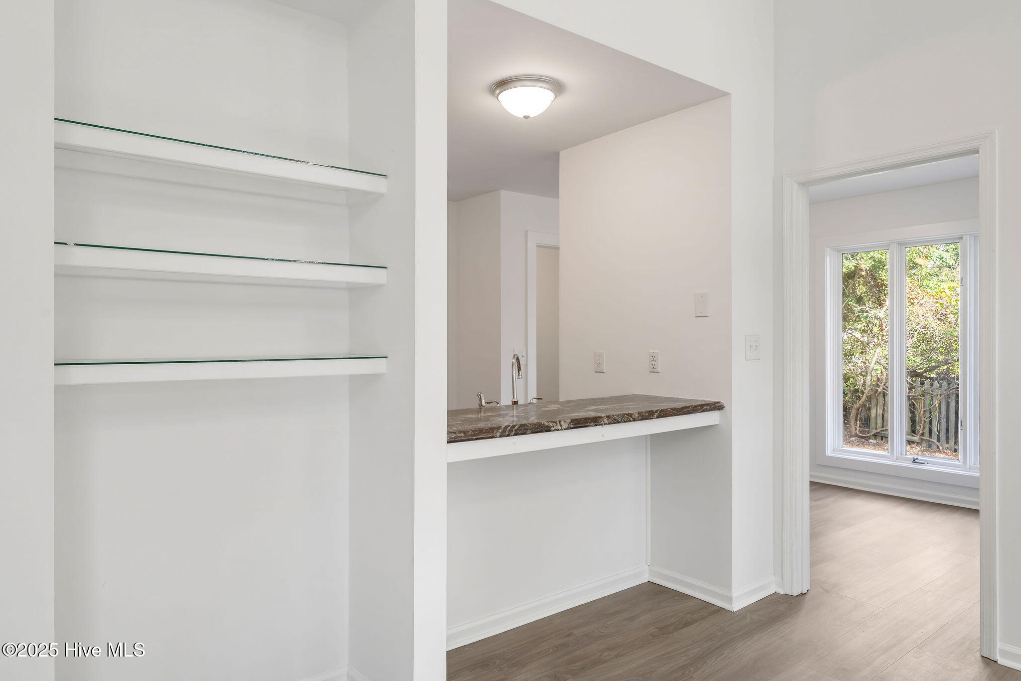 100522130 | Photo 19