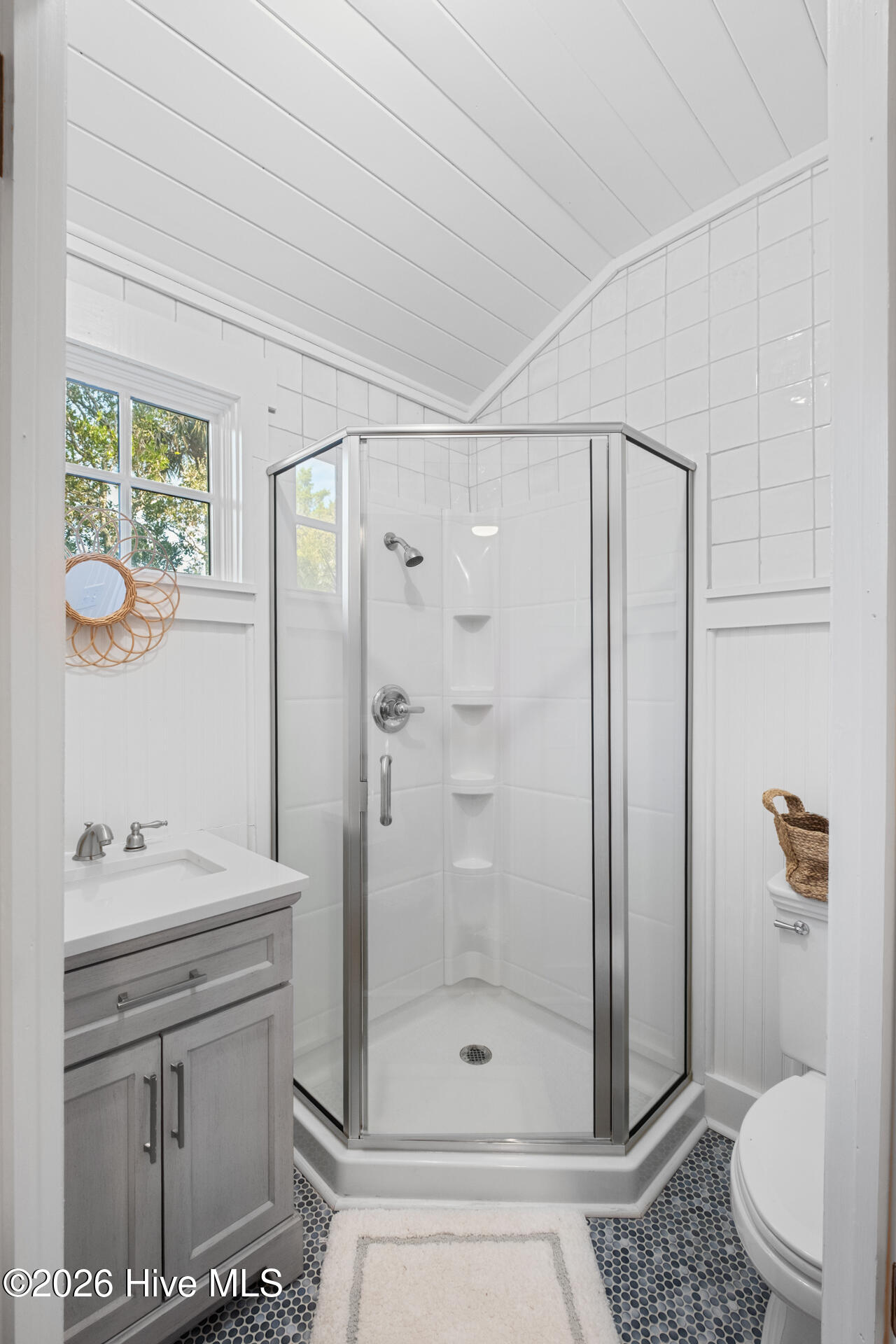 100560267 | Photo 46