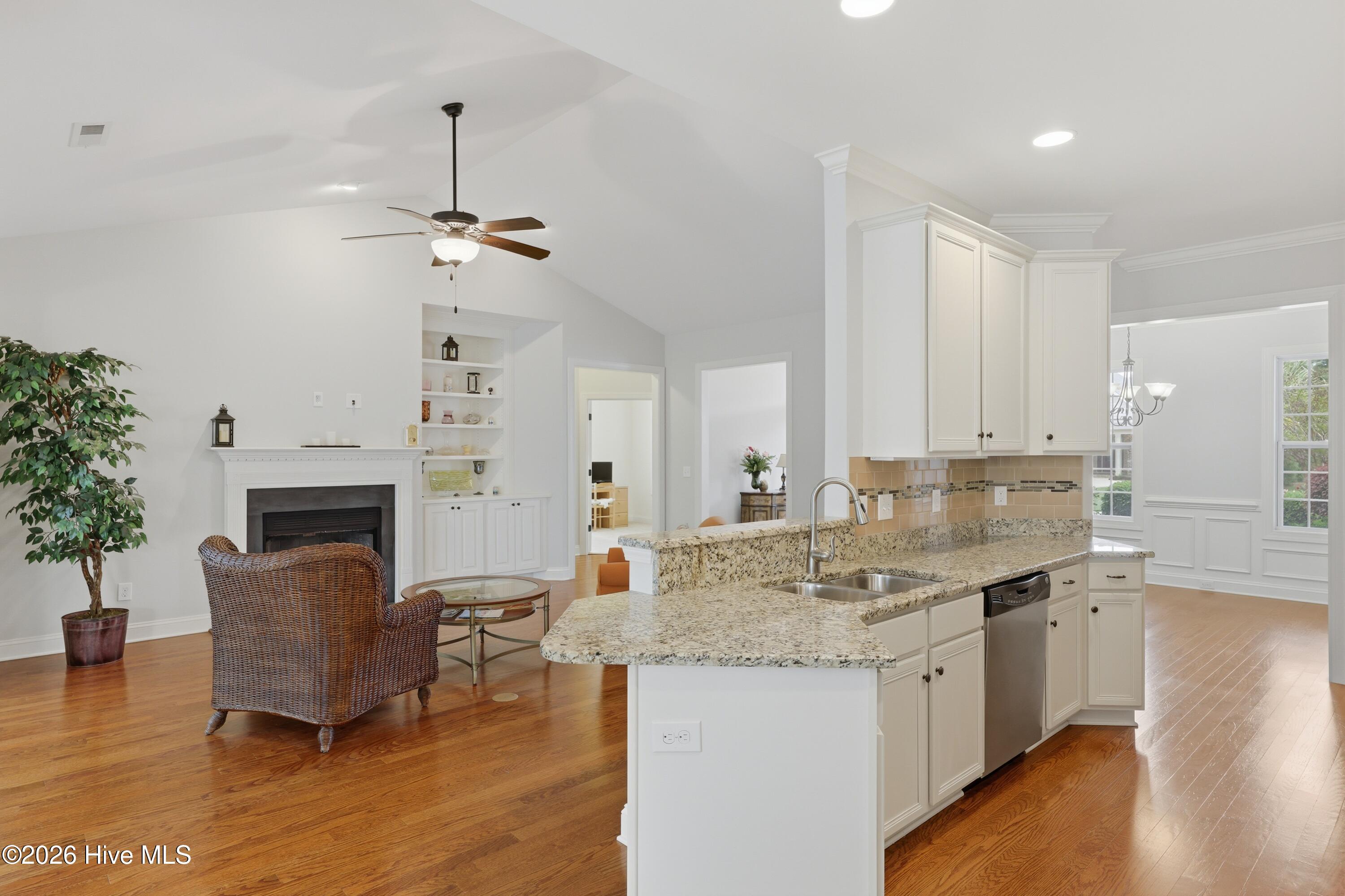 100565162 | Photo 25