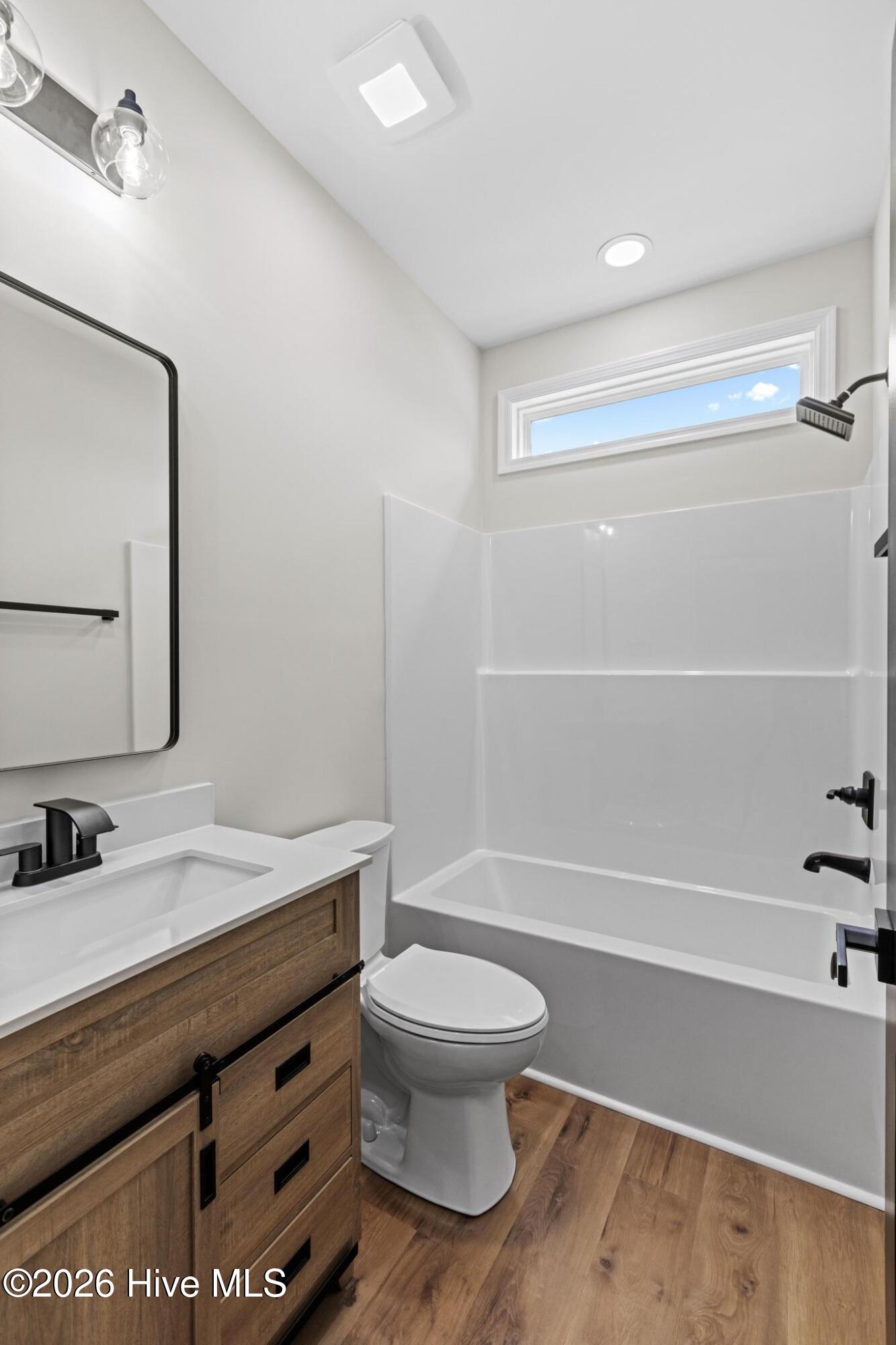 100515007 | Photo 24