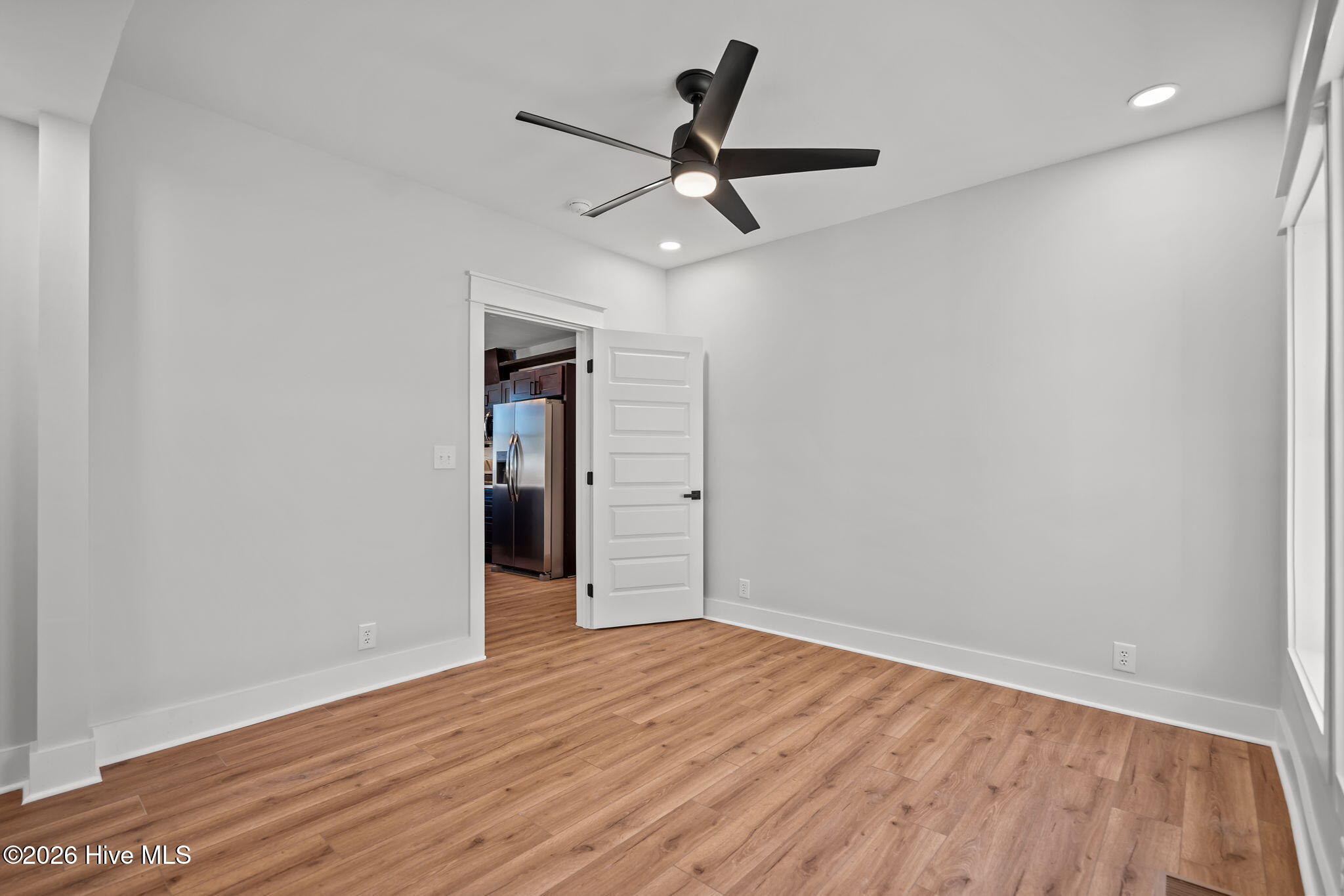 100550651 | Photo 32