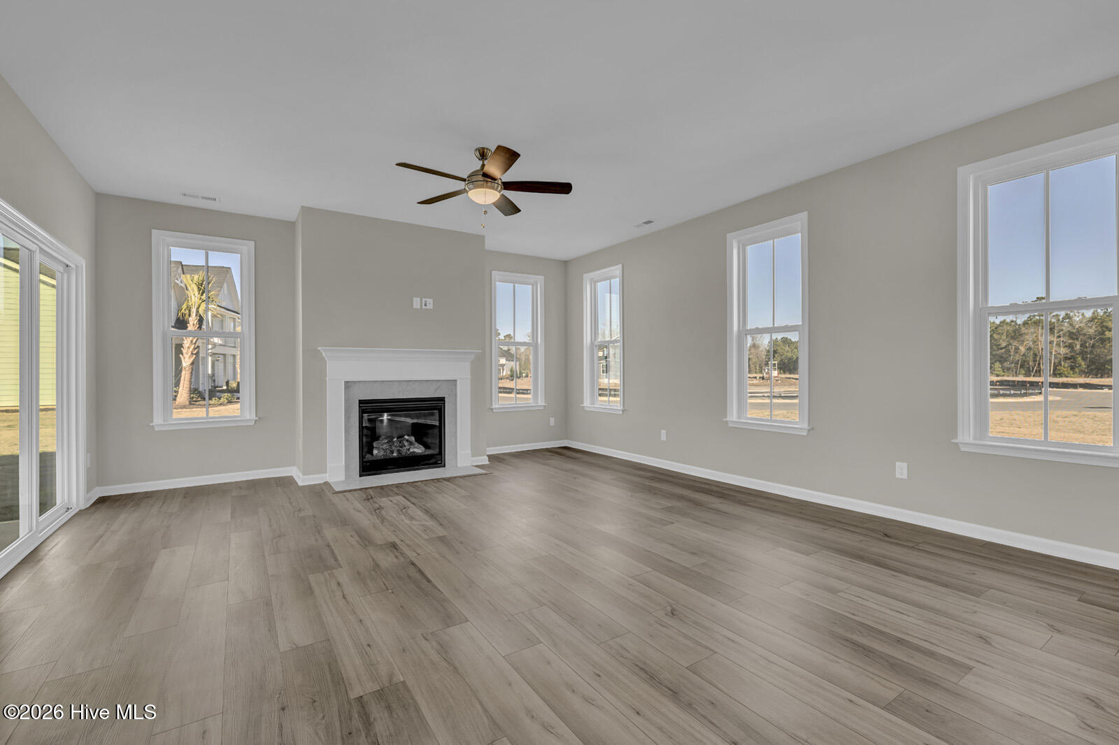 100527209 | Photo 12