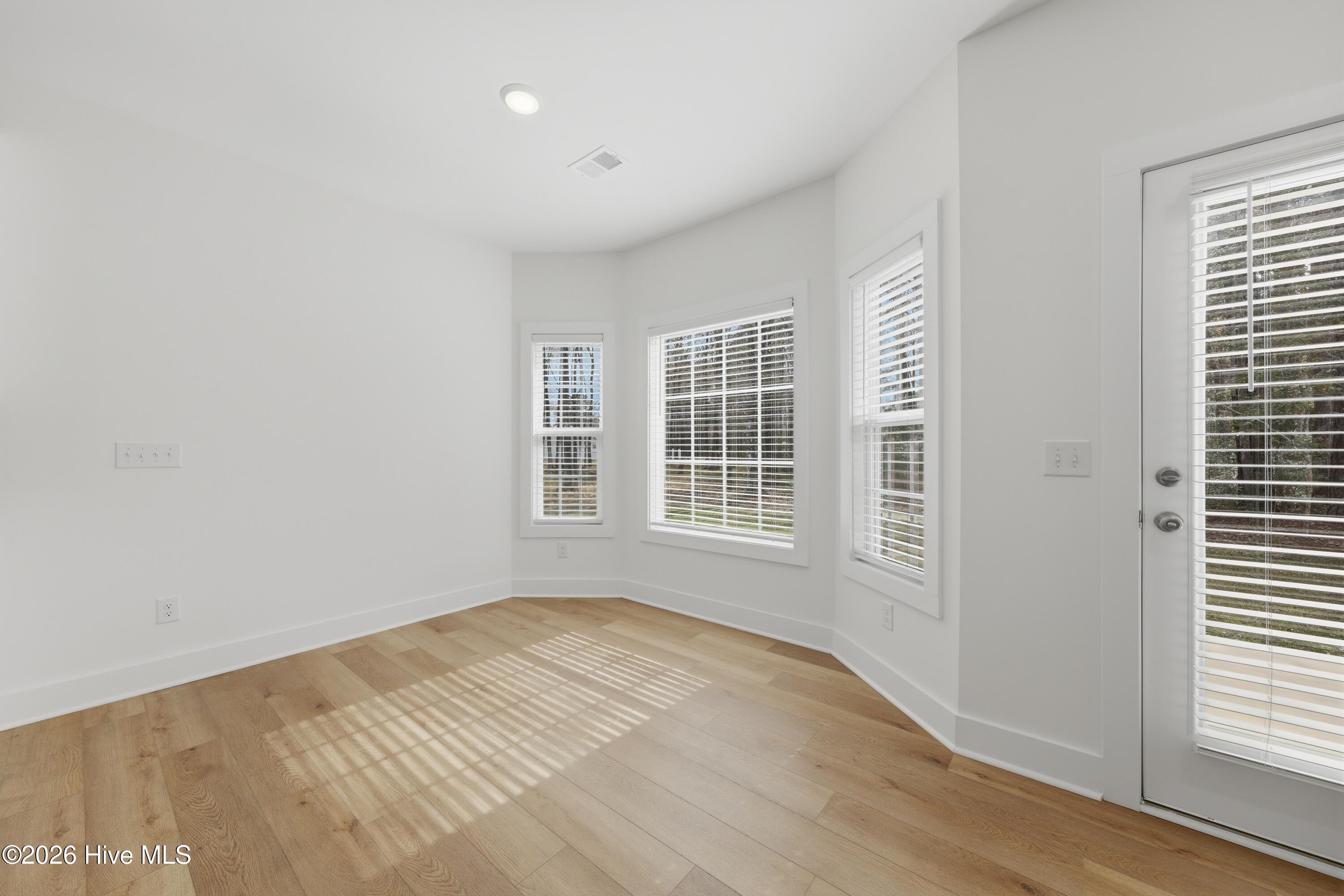 100561503 | Photo 21