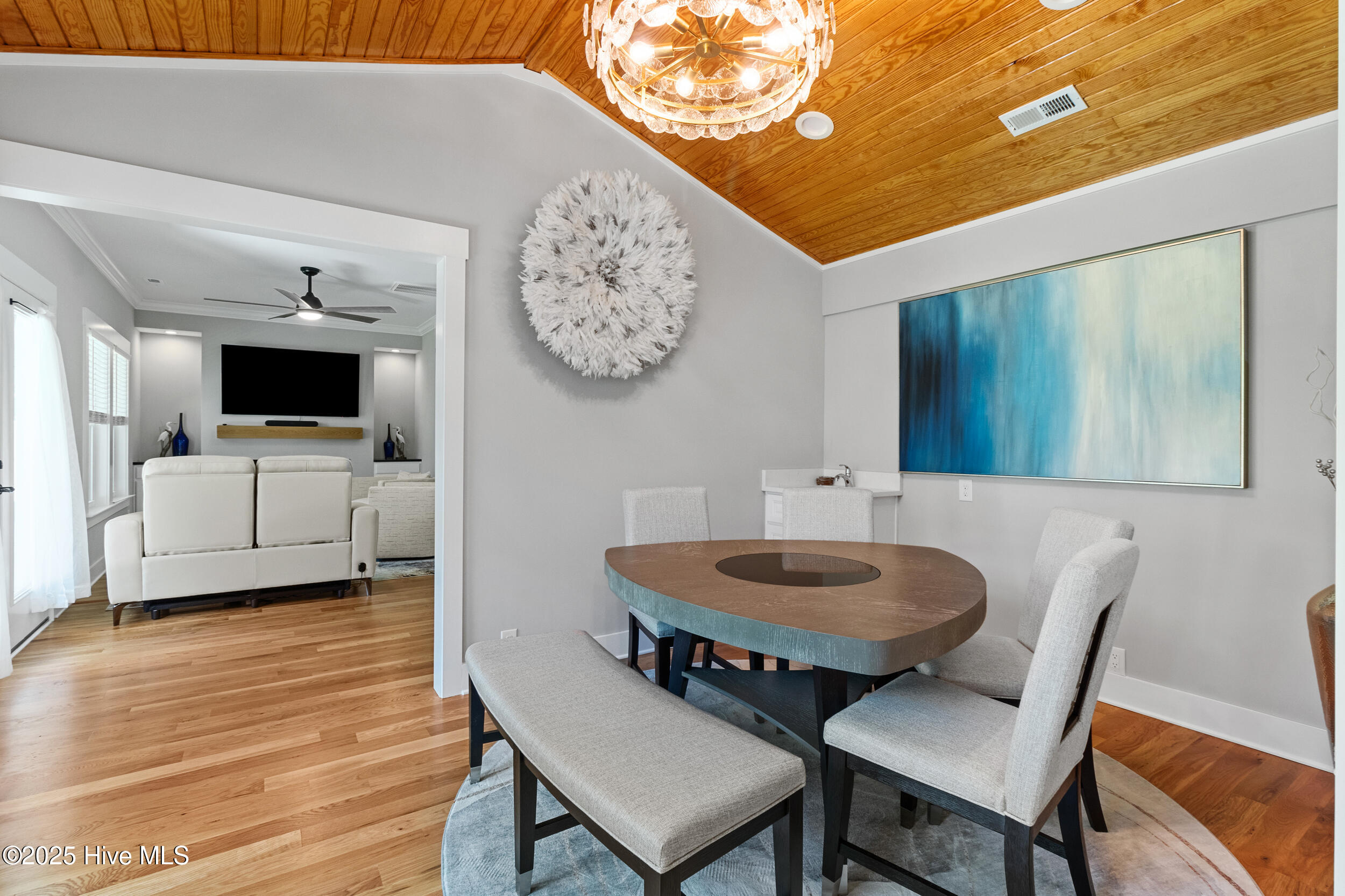 100561677 | Photo 24