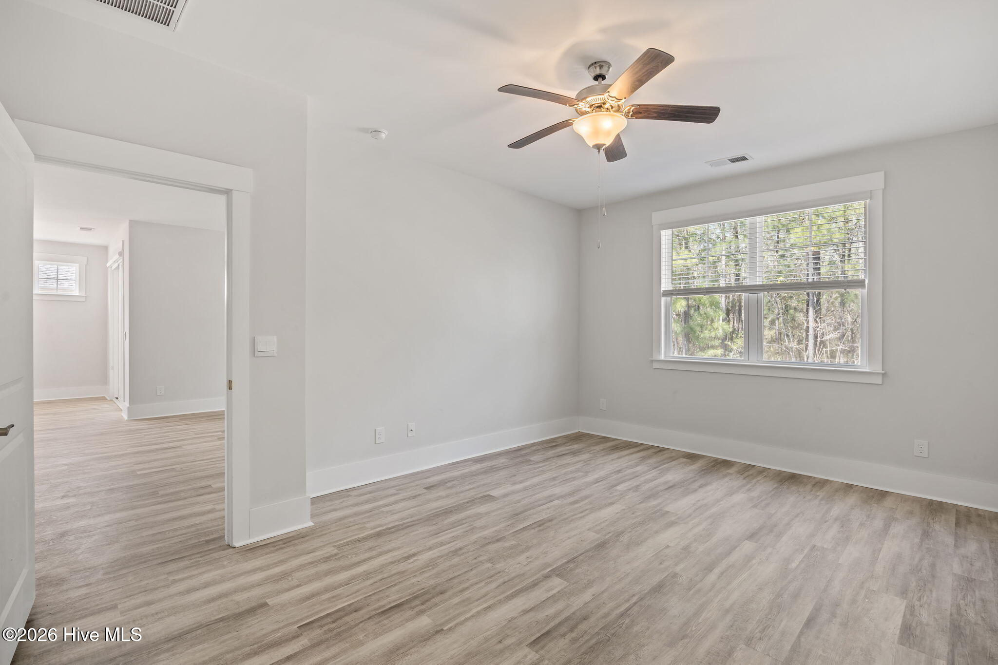 100563130 | Photo 29