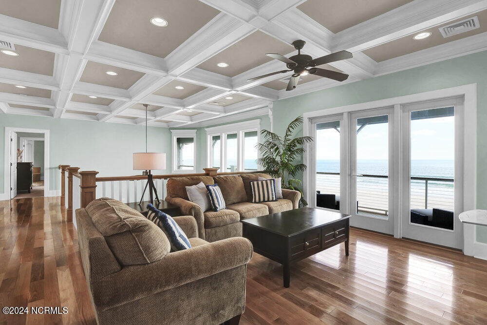 100498351 | Photo 38