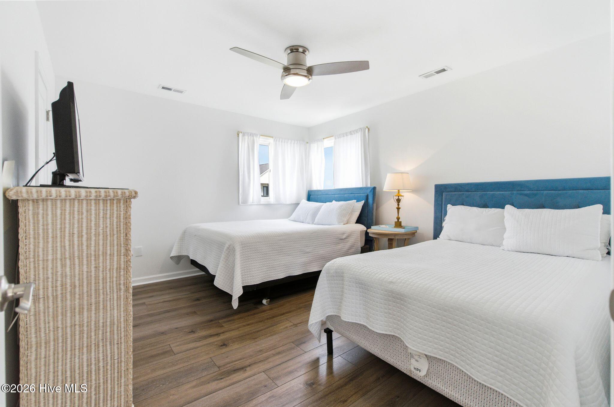 100567797 | Photo 42