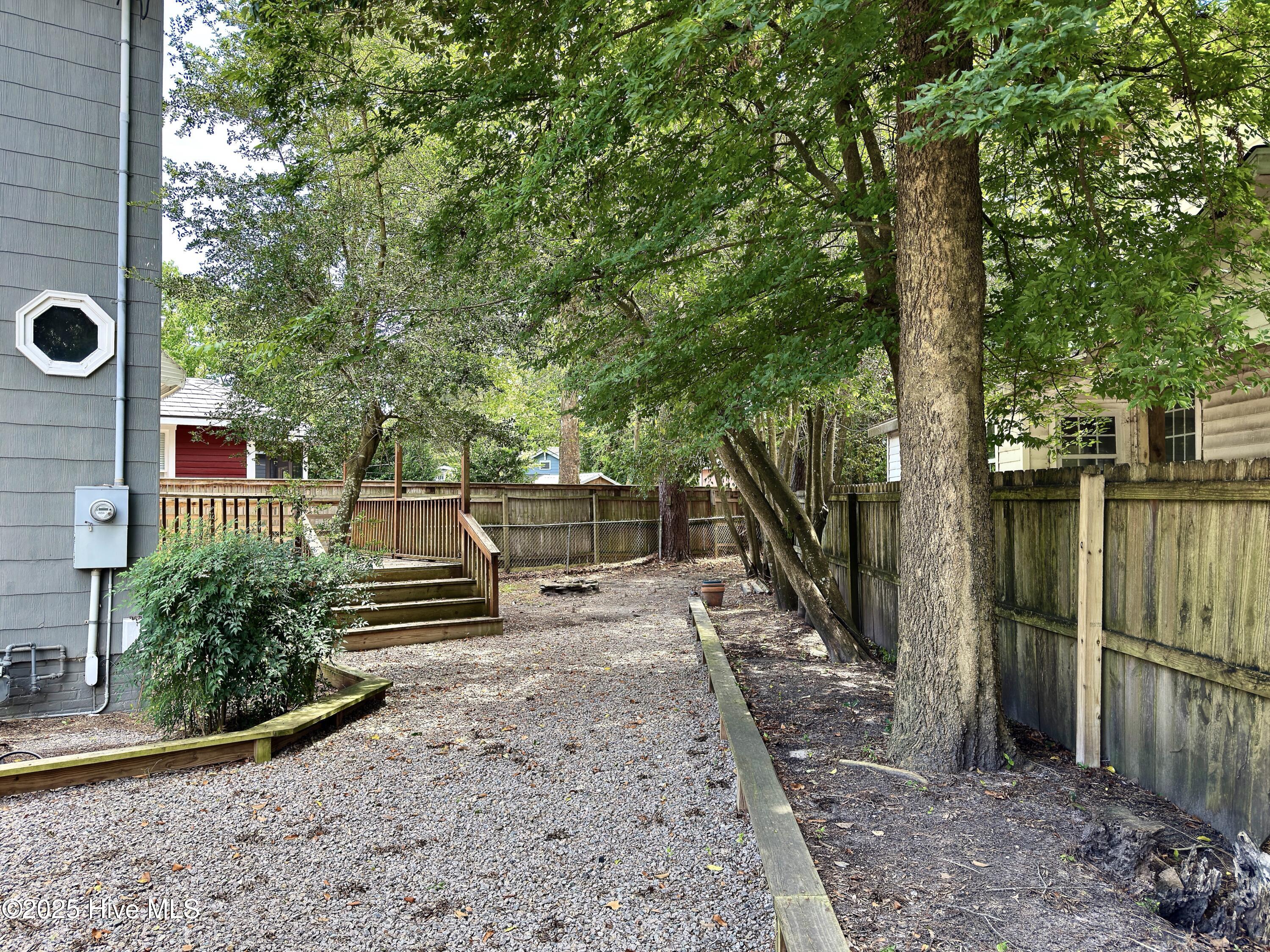 100521707 | Photo 25