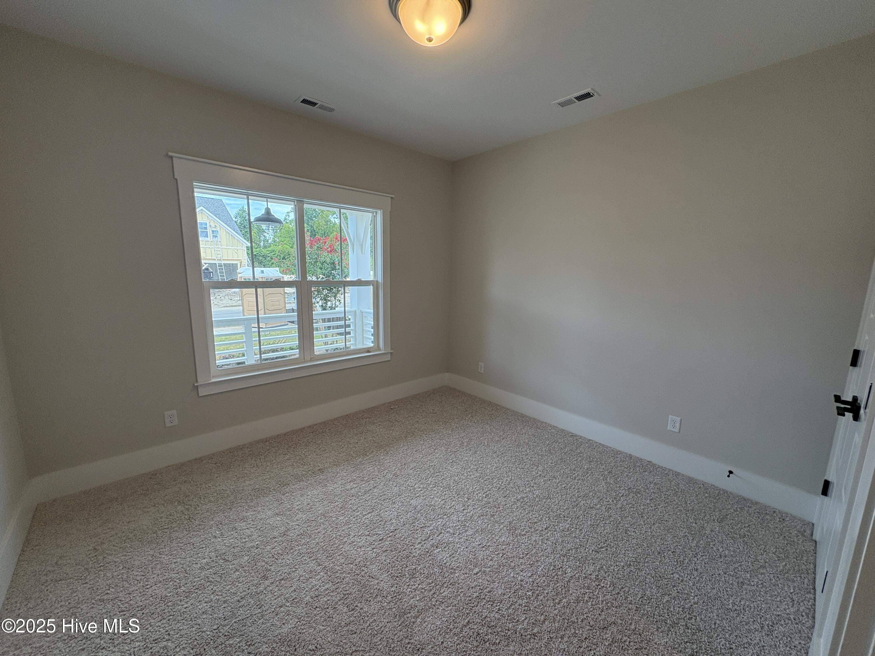 100503303 | Photo 33