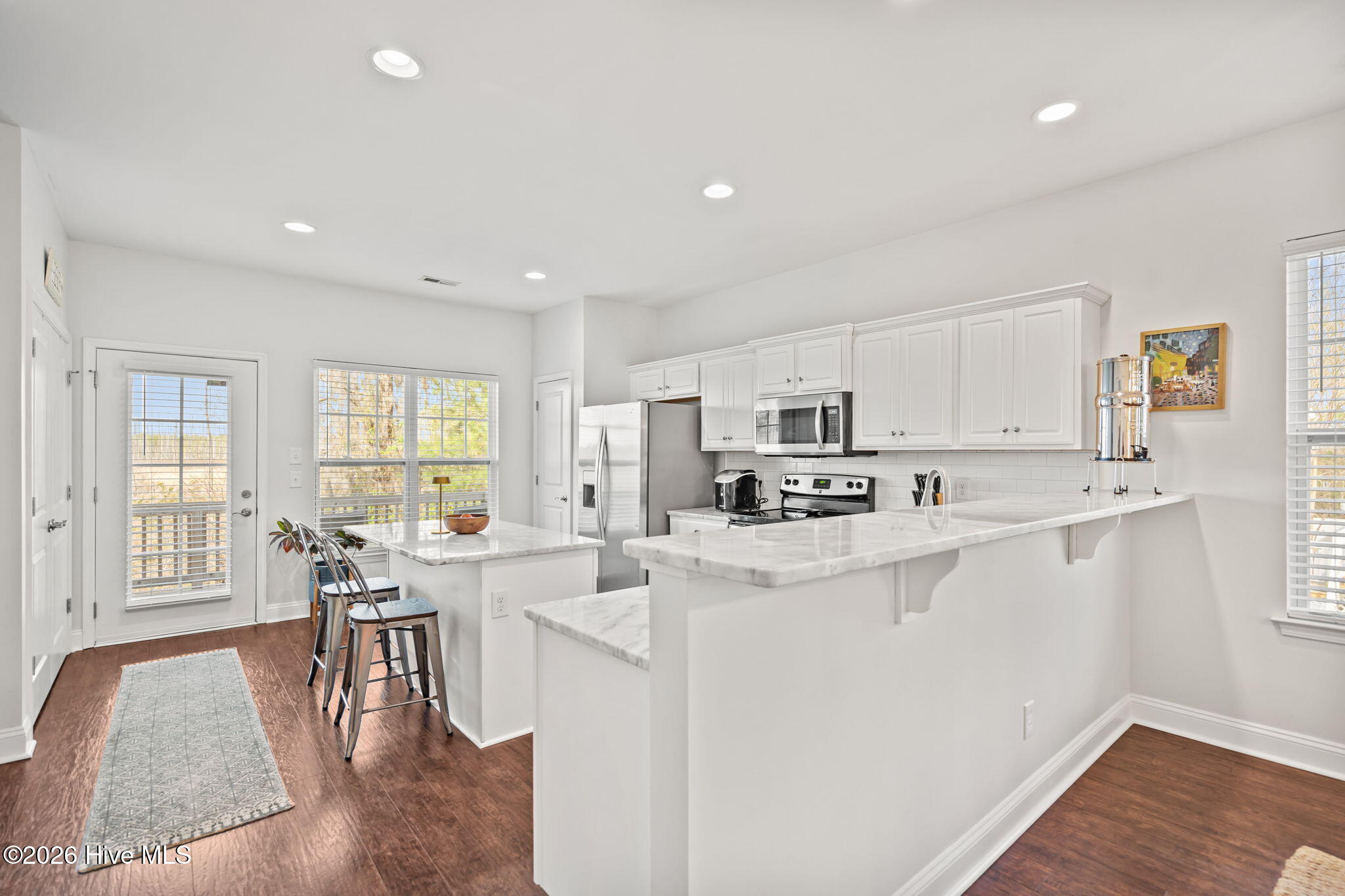 100560922 | Photo 14