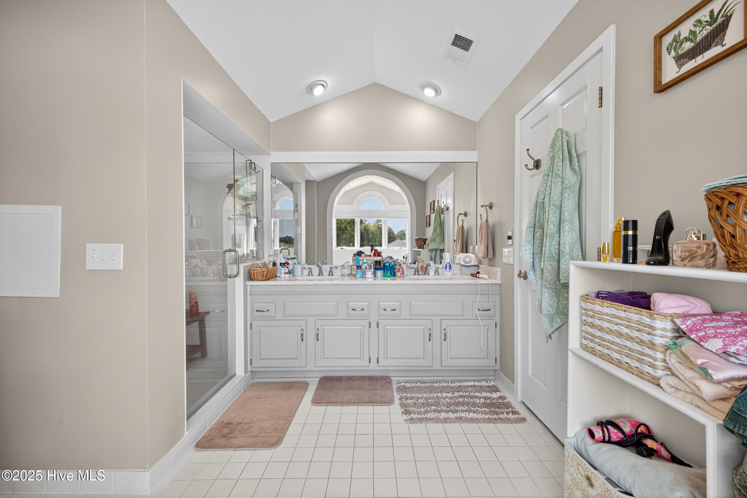 100528794 | Photo 35