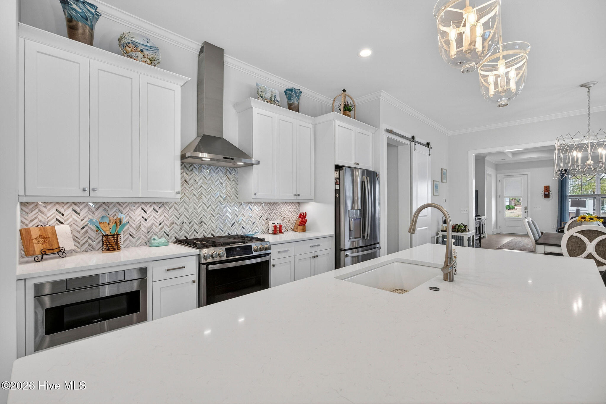 100557303 | Photo 19