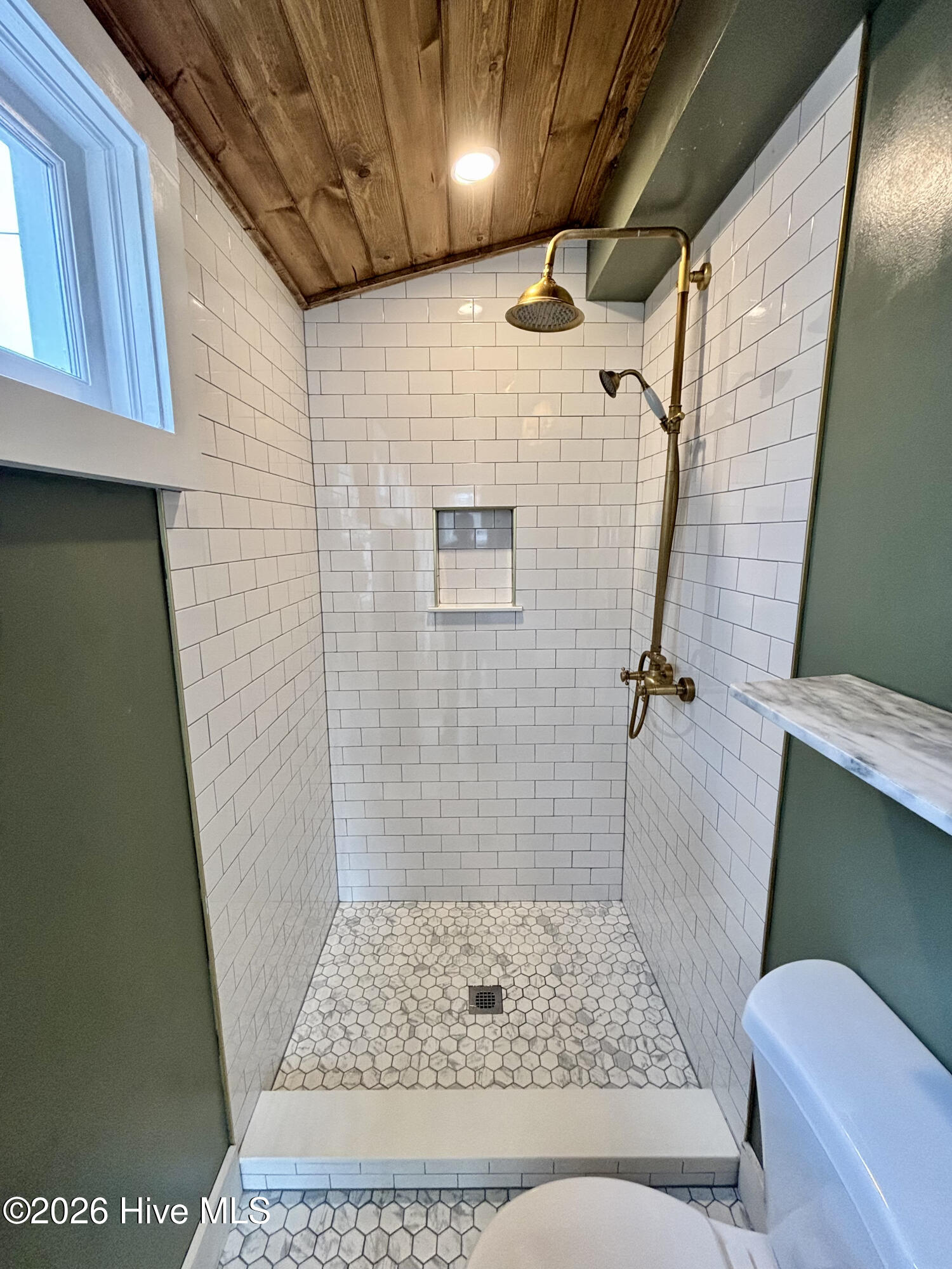 100555560 | Photo 21