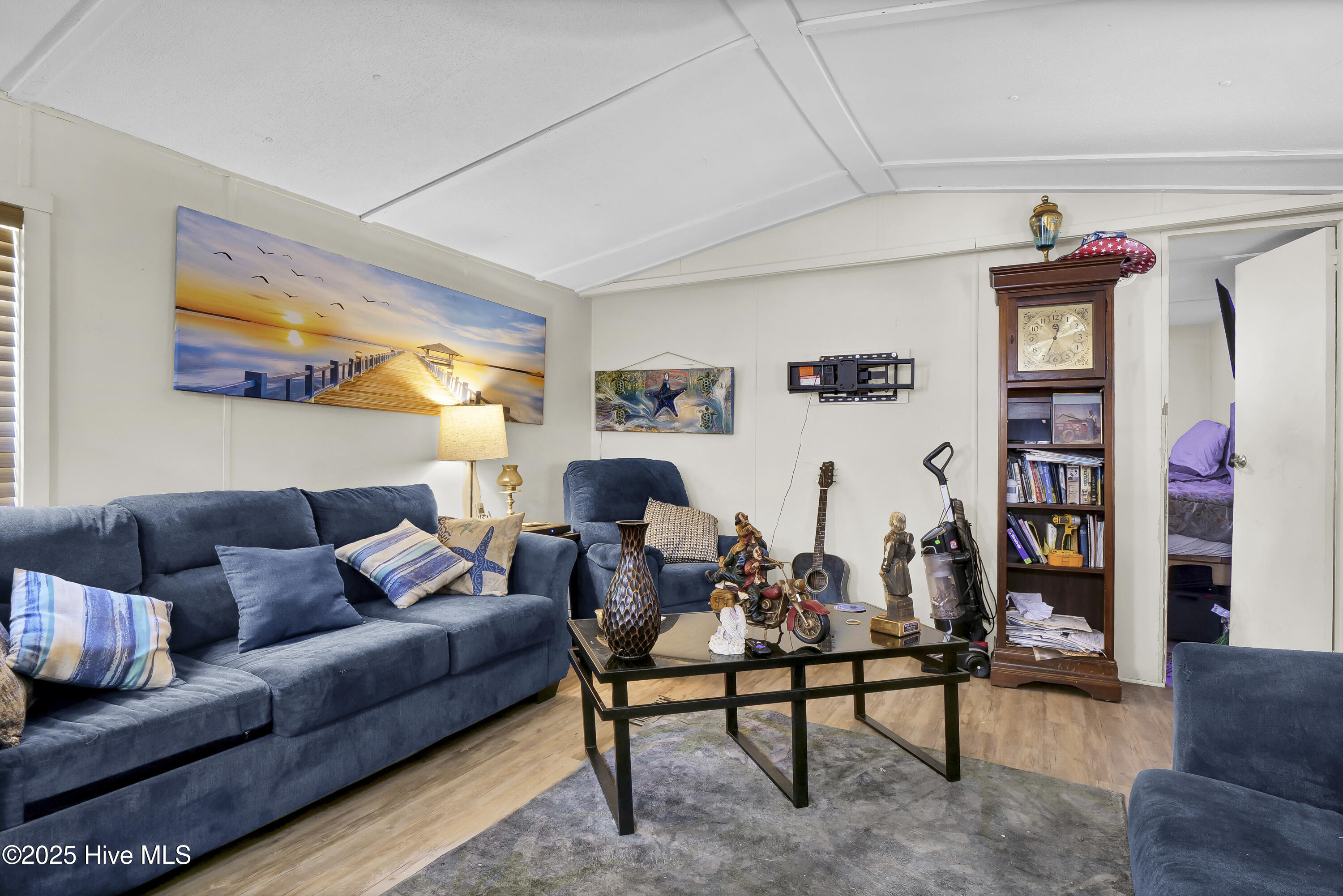 100522648 | Photo 26