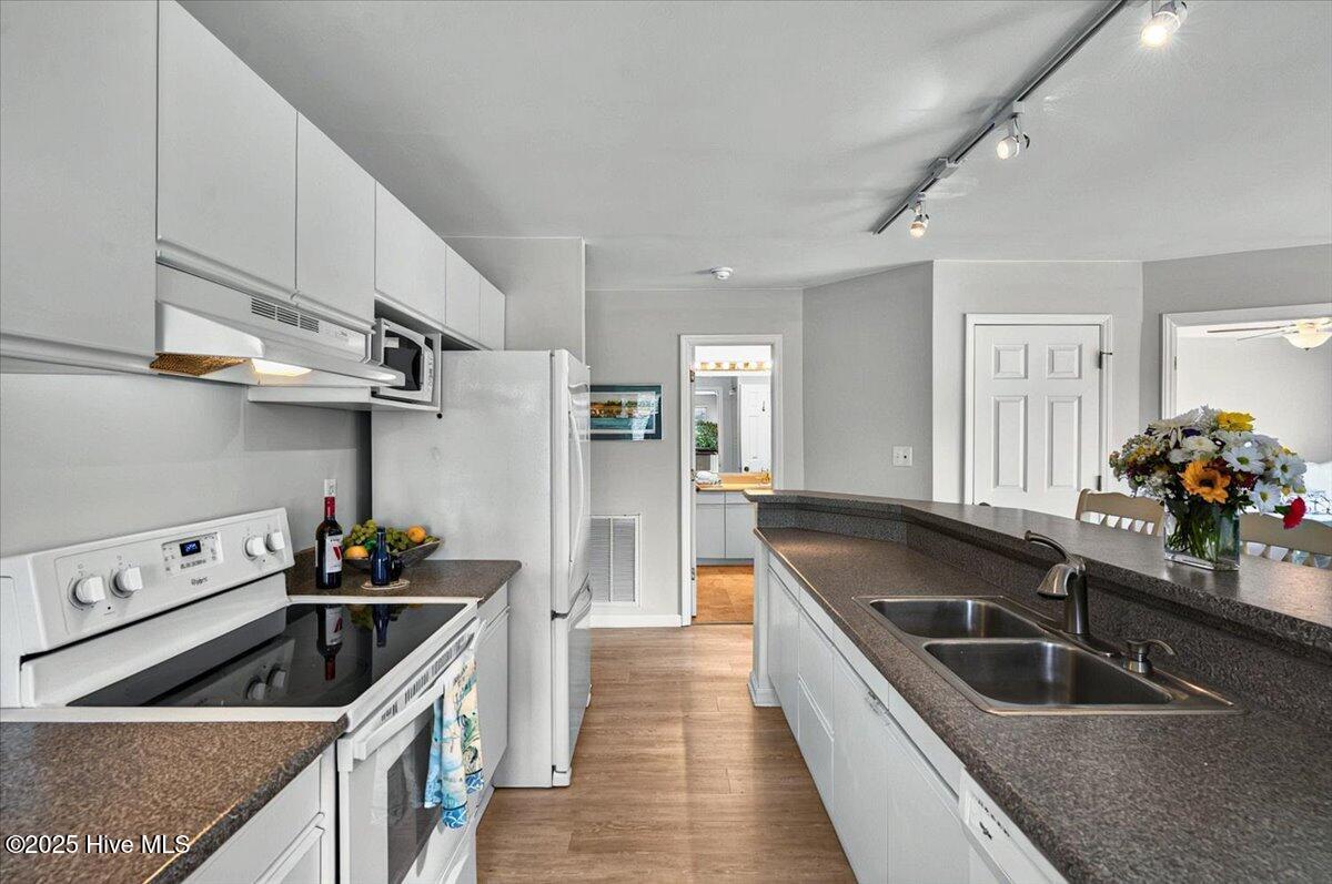 100510668 | Photo 14