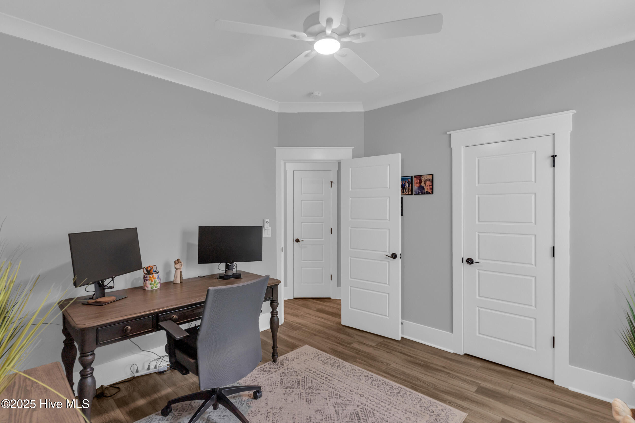 100543142 | Photo 38