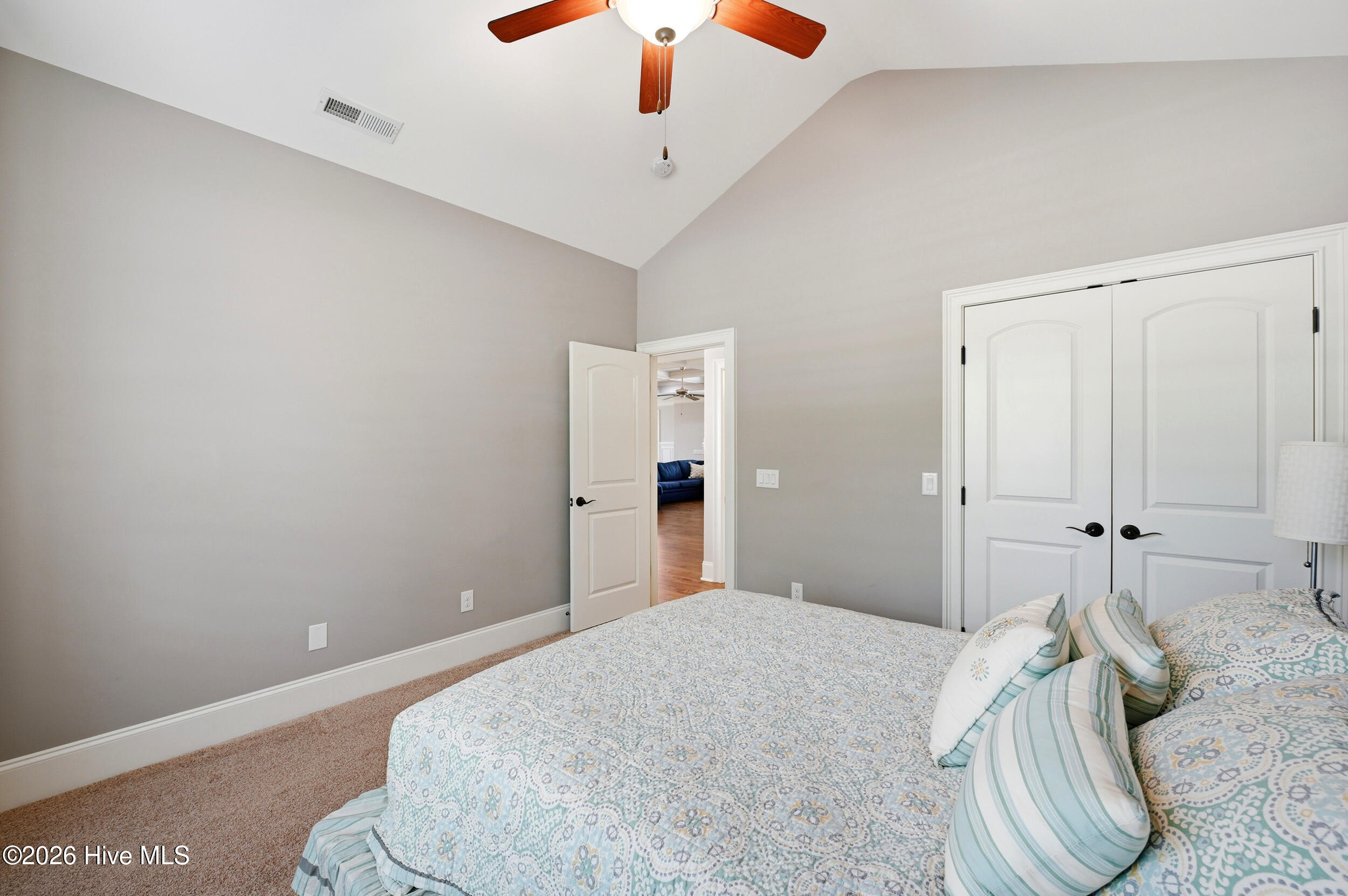 100567855 | Photo 37