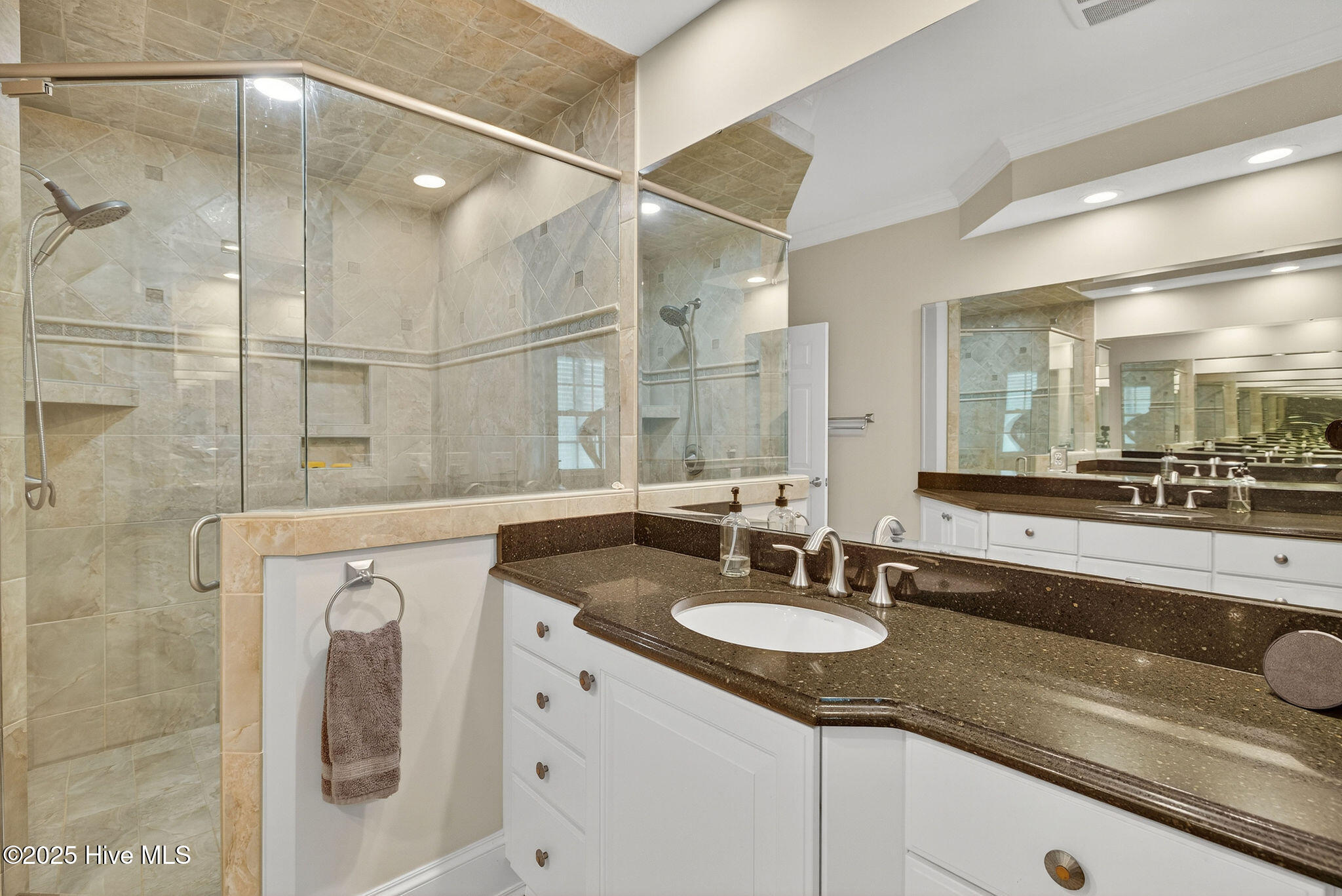 100537331 | Photo 25