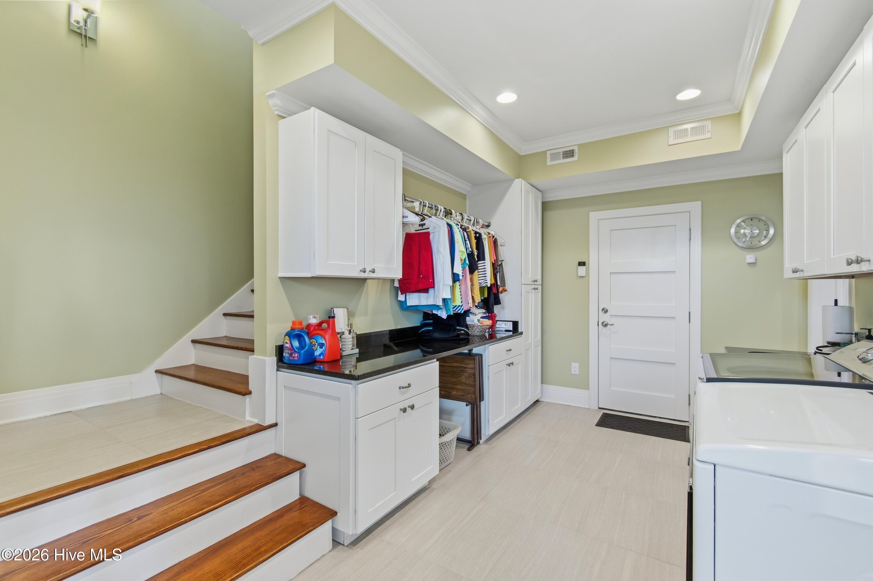 100549658 | Photo 63