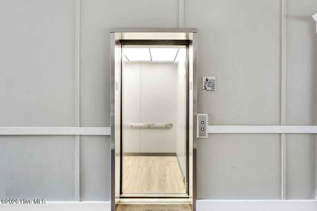 100549011 | Photo 33