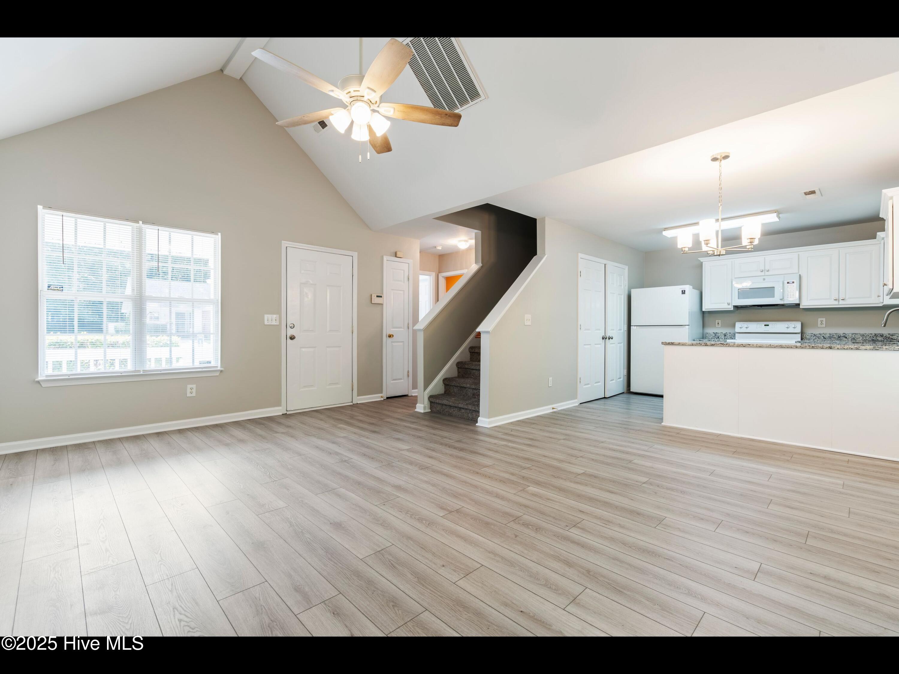 100510875 | Photo 10