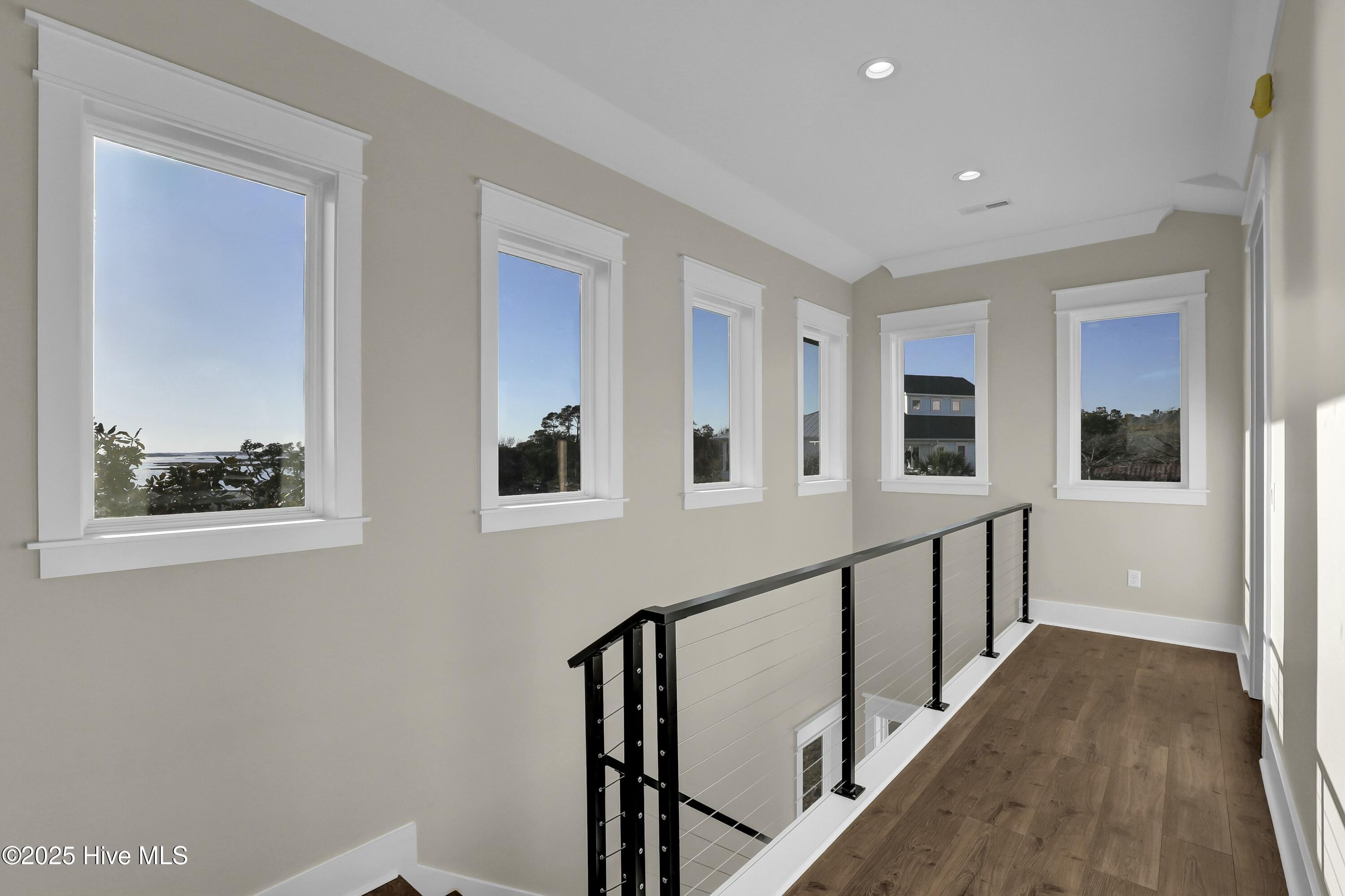 100544743 | Photo 18