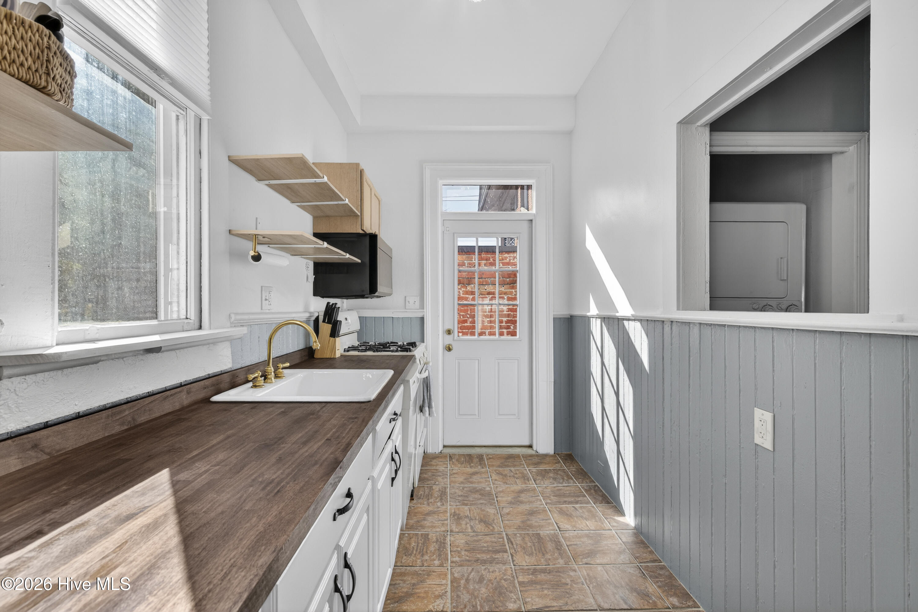 100555713 | Photo 17