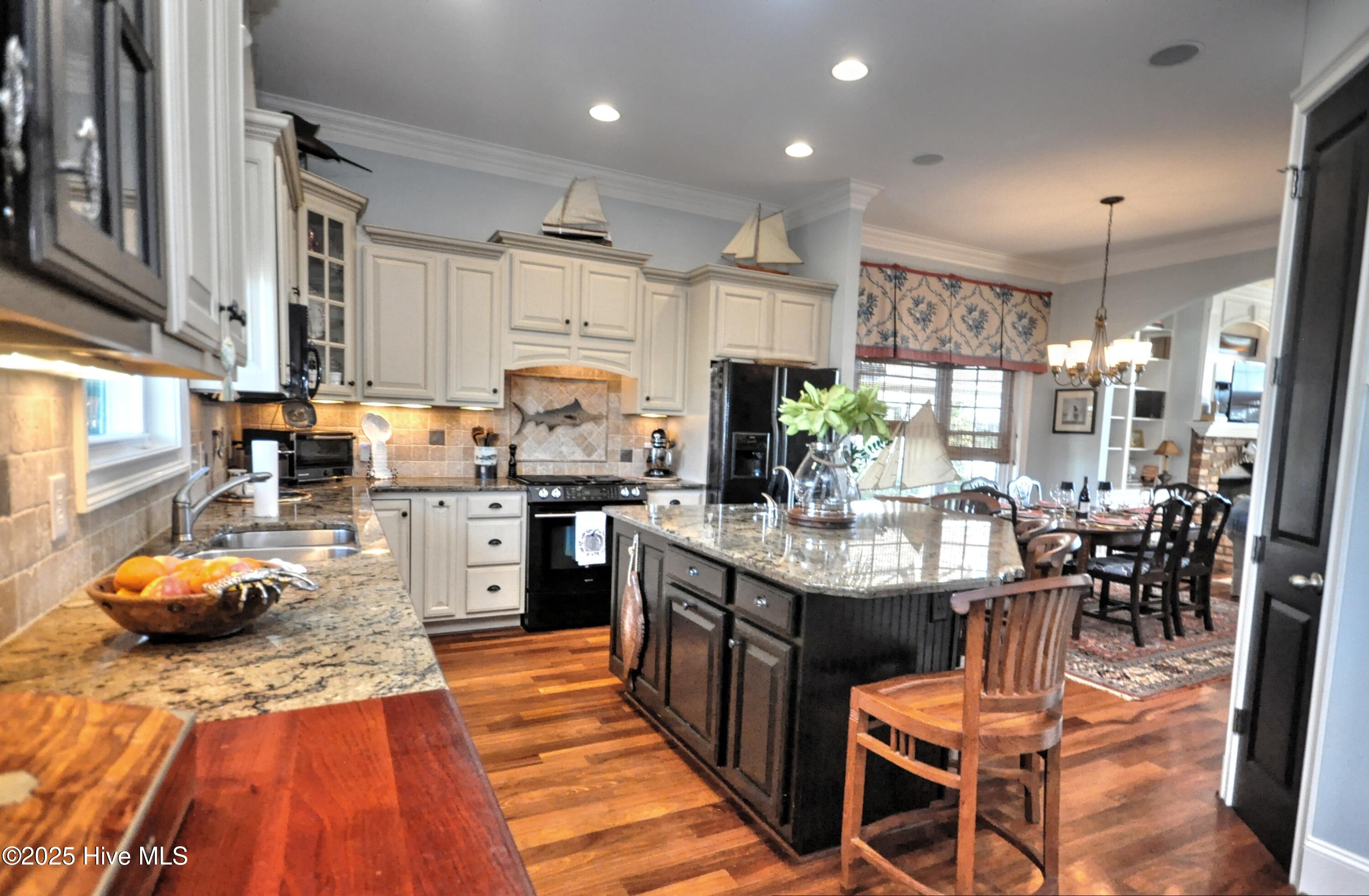 100537753 | Photo 17