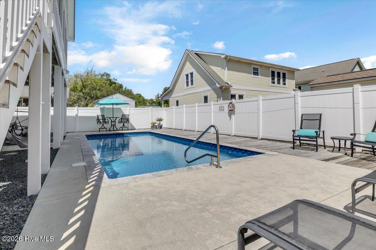 100569217 | Photo 34