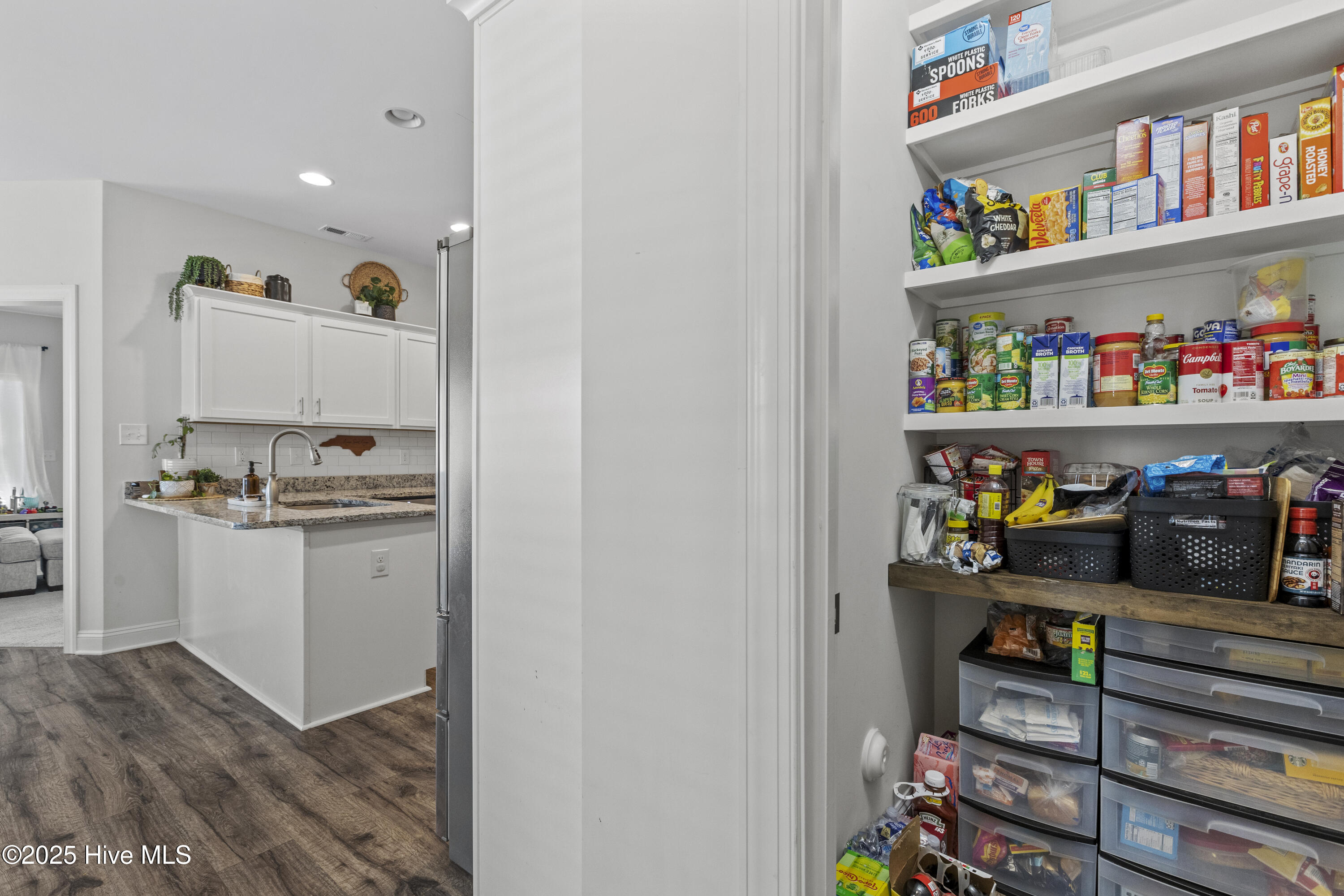 100518858 | Photo 18