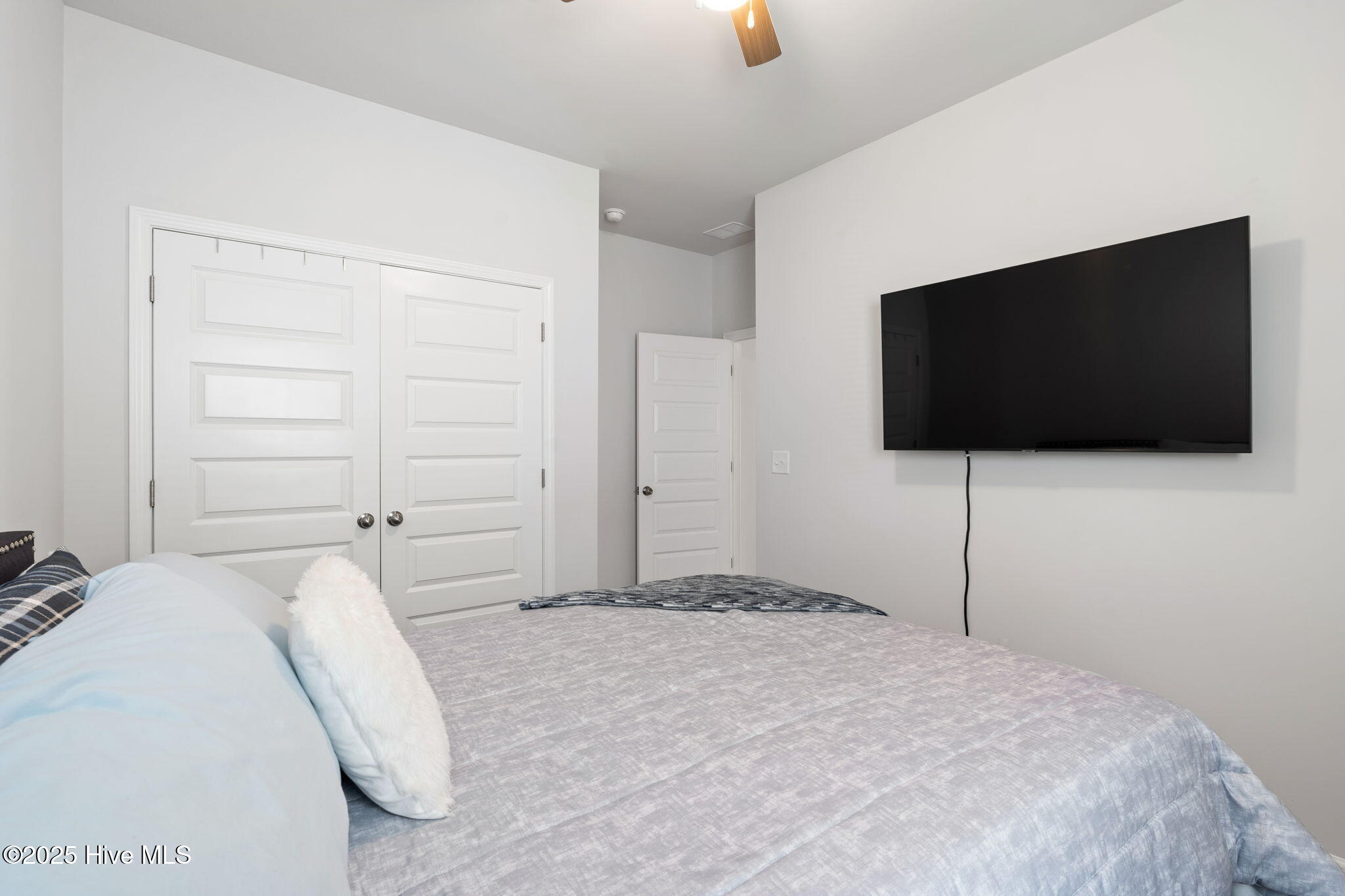 100516029 | Photo 25