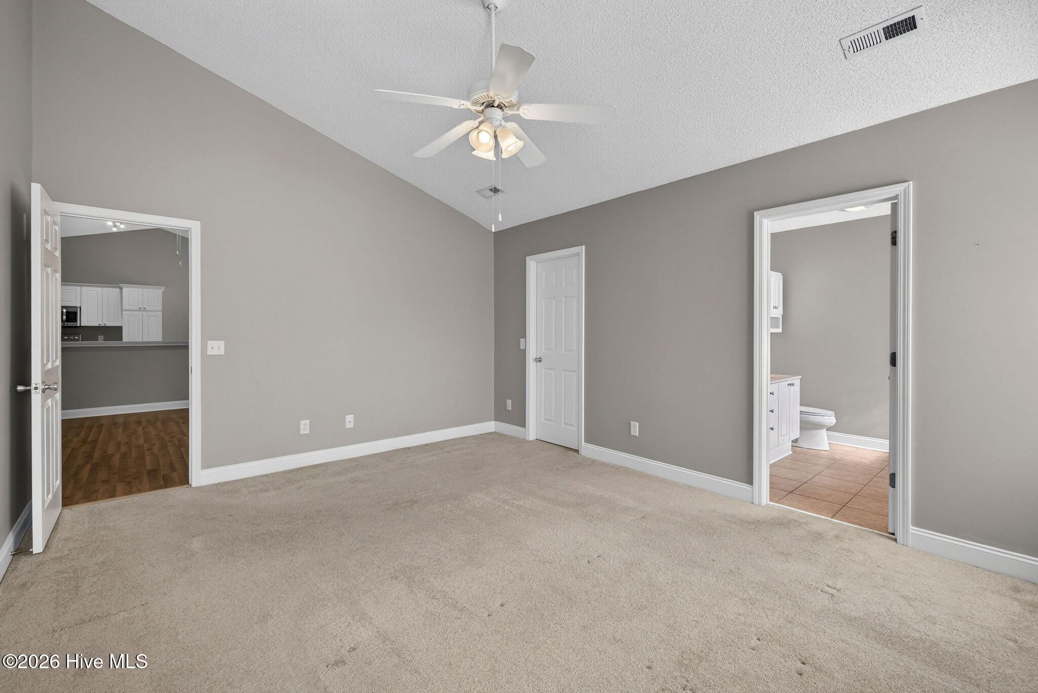 100567881 | Photo 21