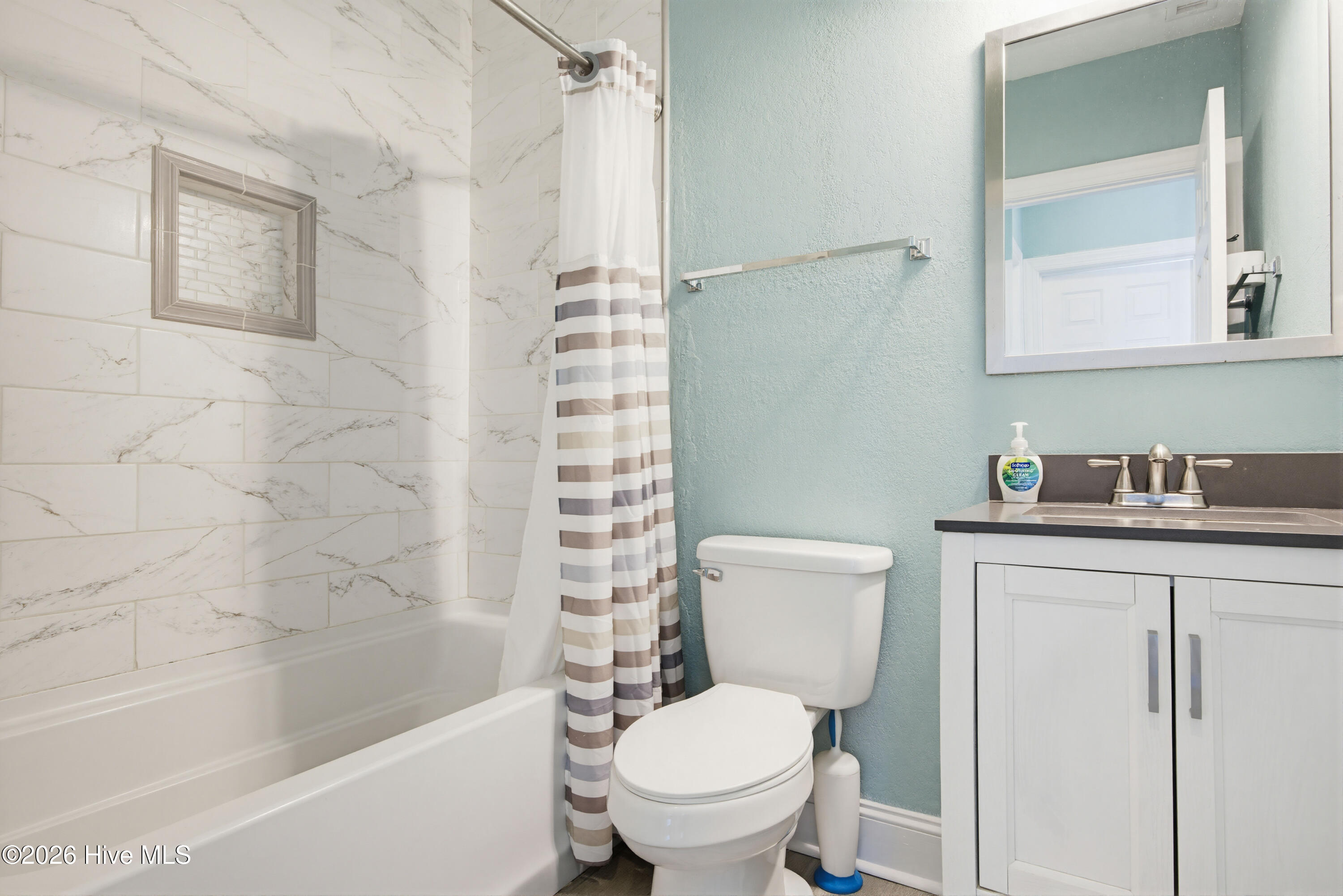 100566457 | Photo 42