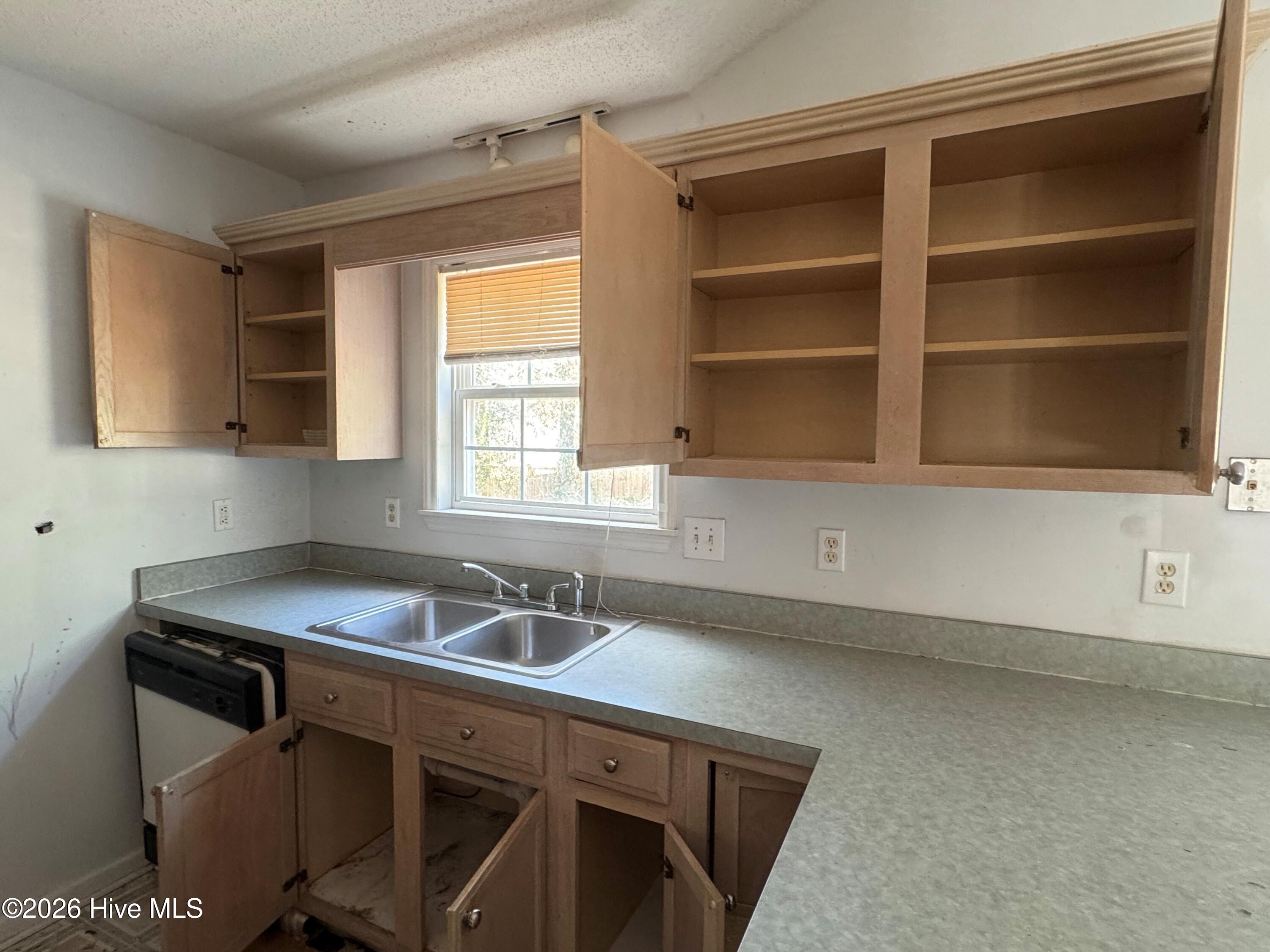 100561066 | Photo 16