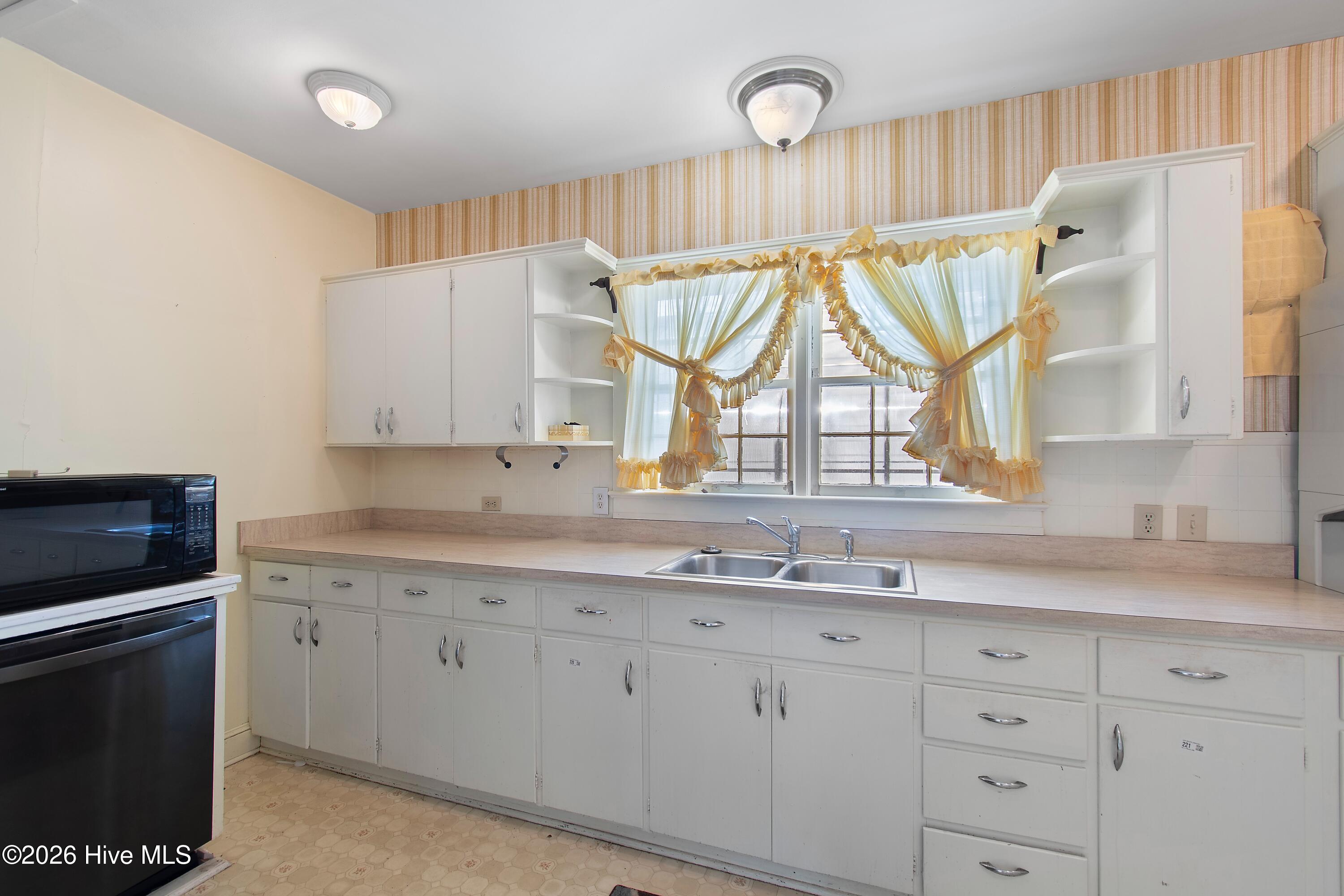 100566206 | Photo 35