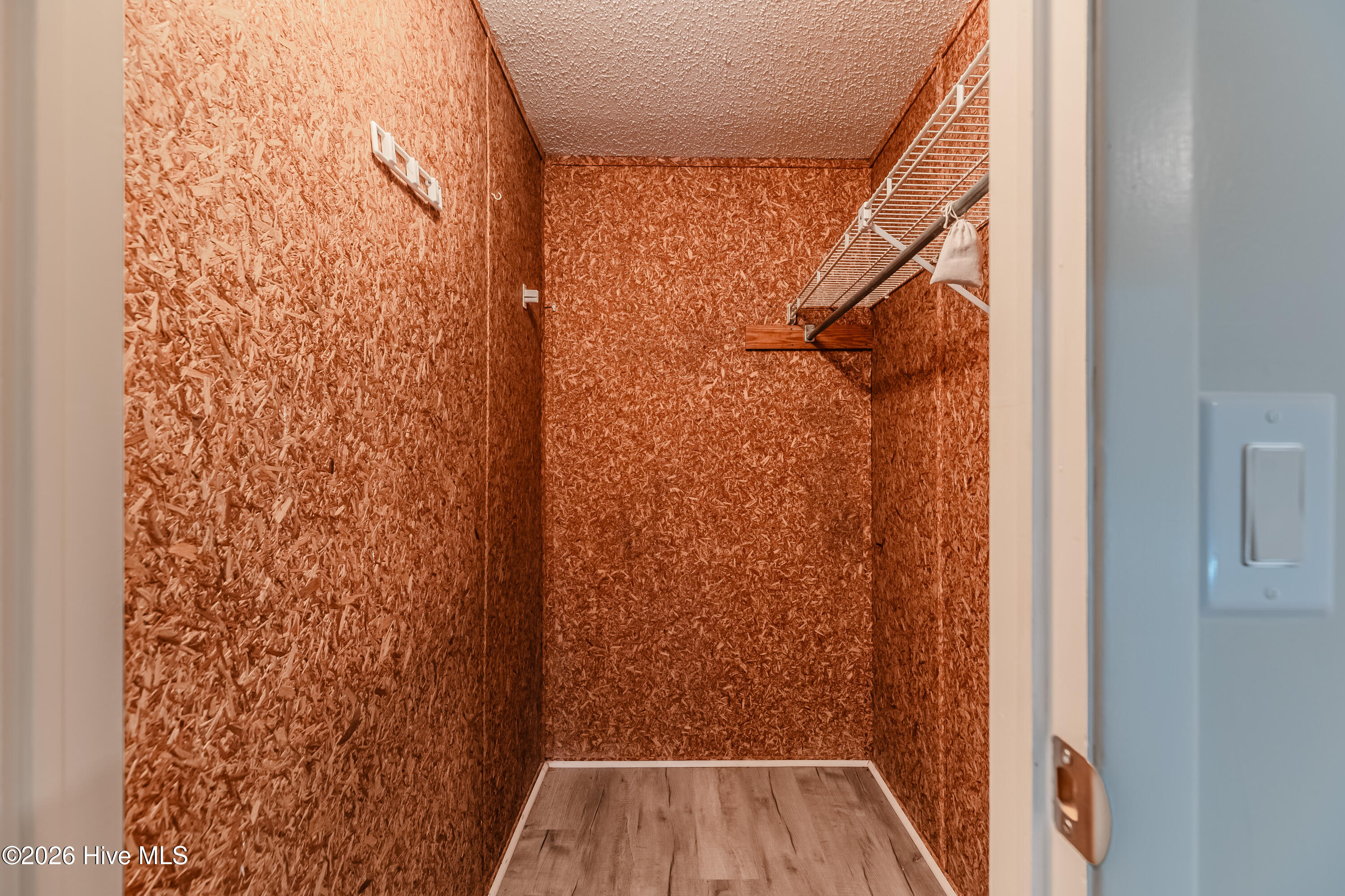 100555221 | Photo 24