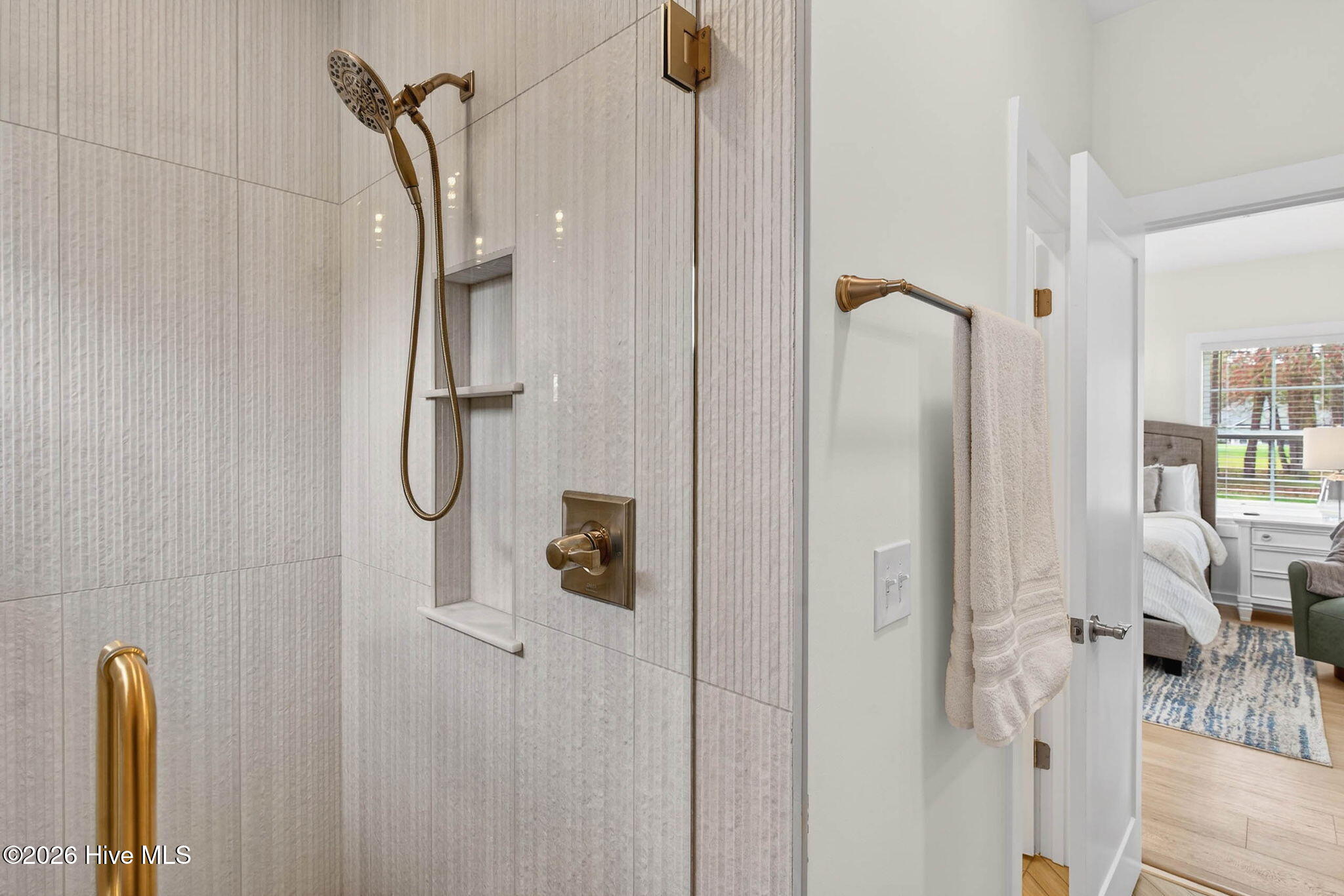 100563194 | Photo 24