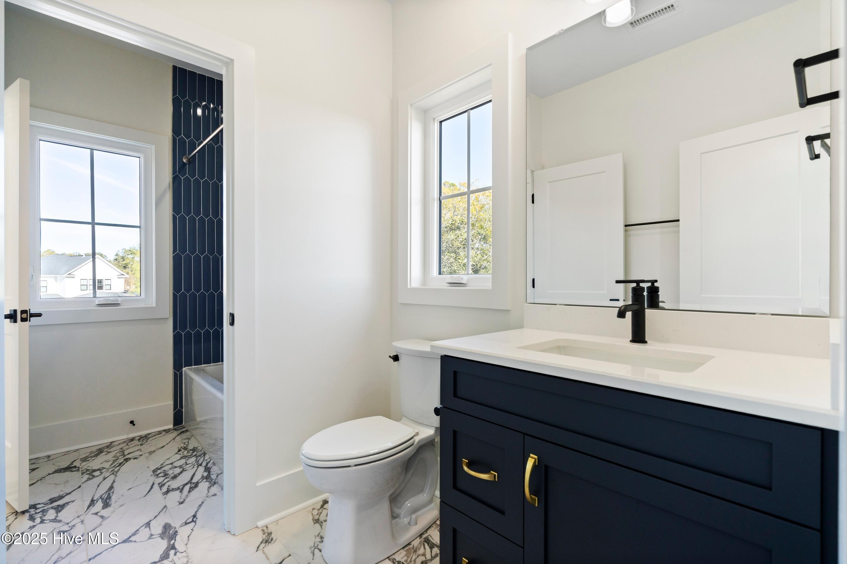 100545730 | Photo 84