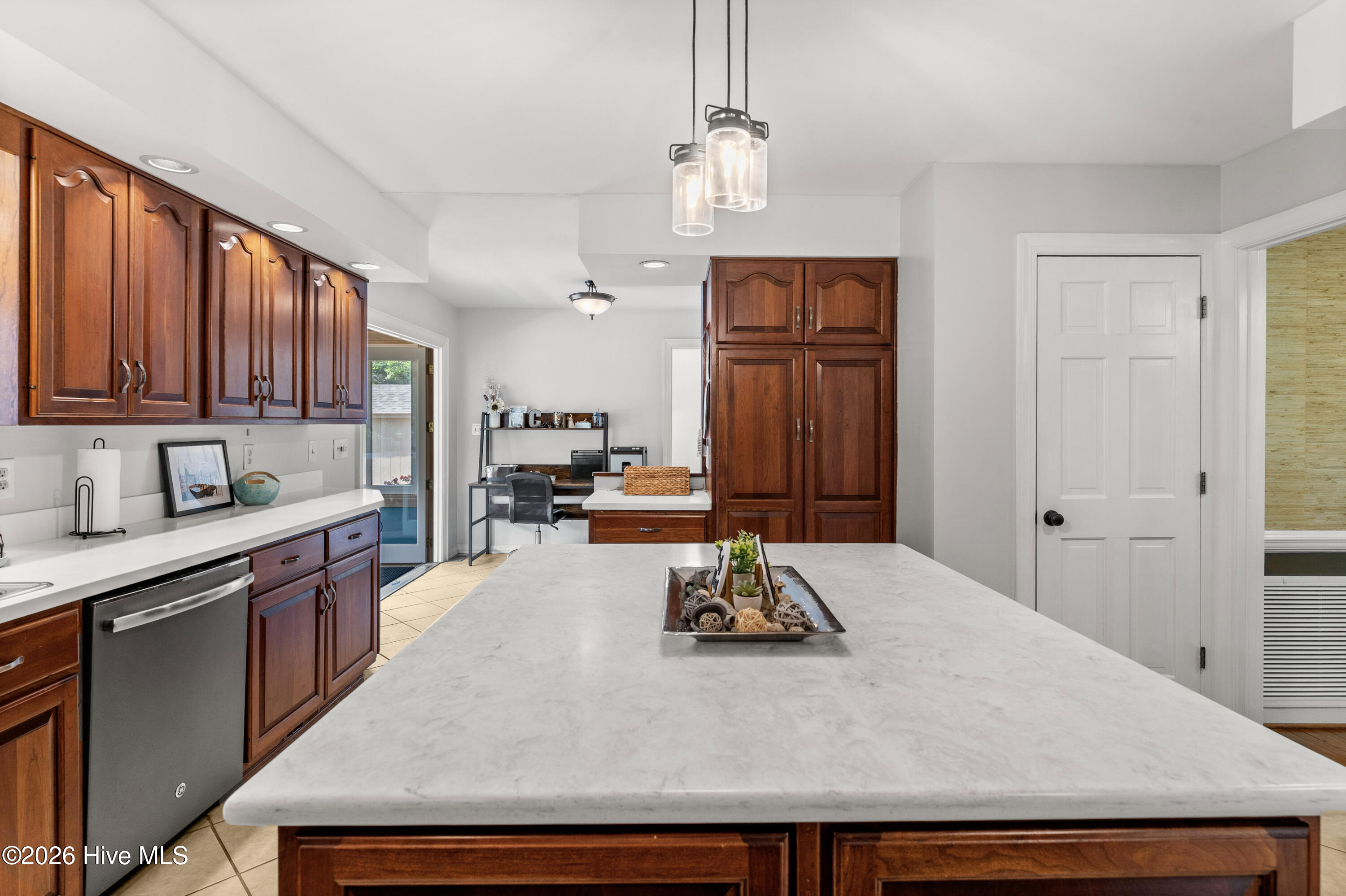 100569922 | Photo 22