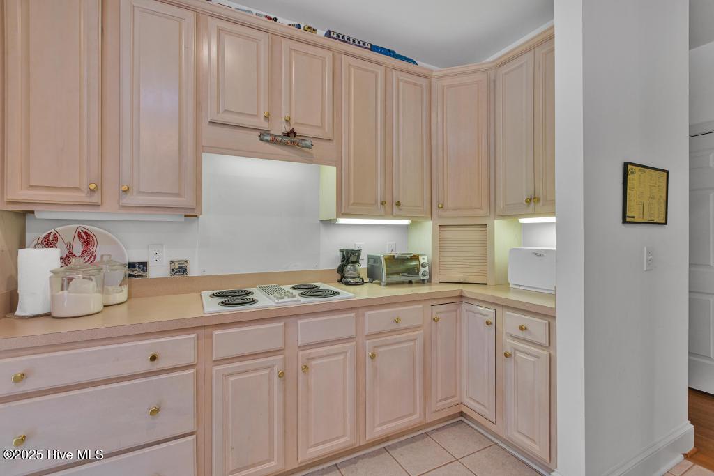 100530645 | Photo 12