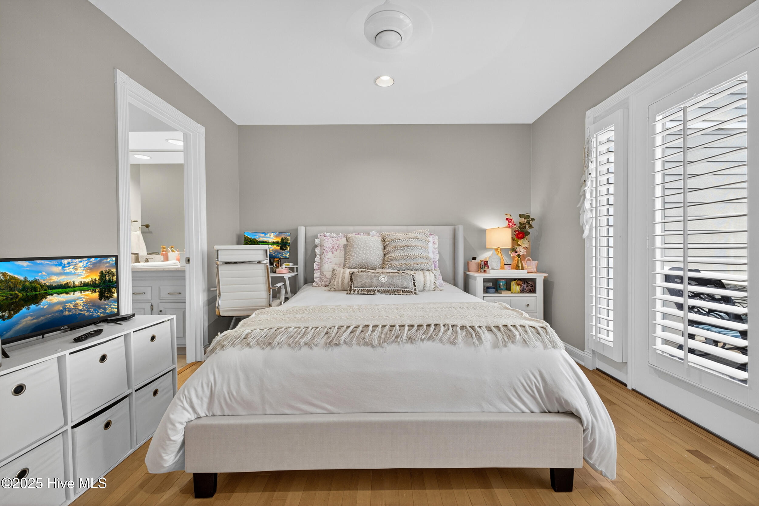 100528794 | Photo 42