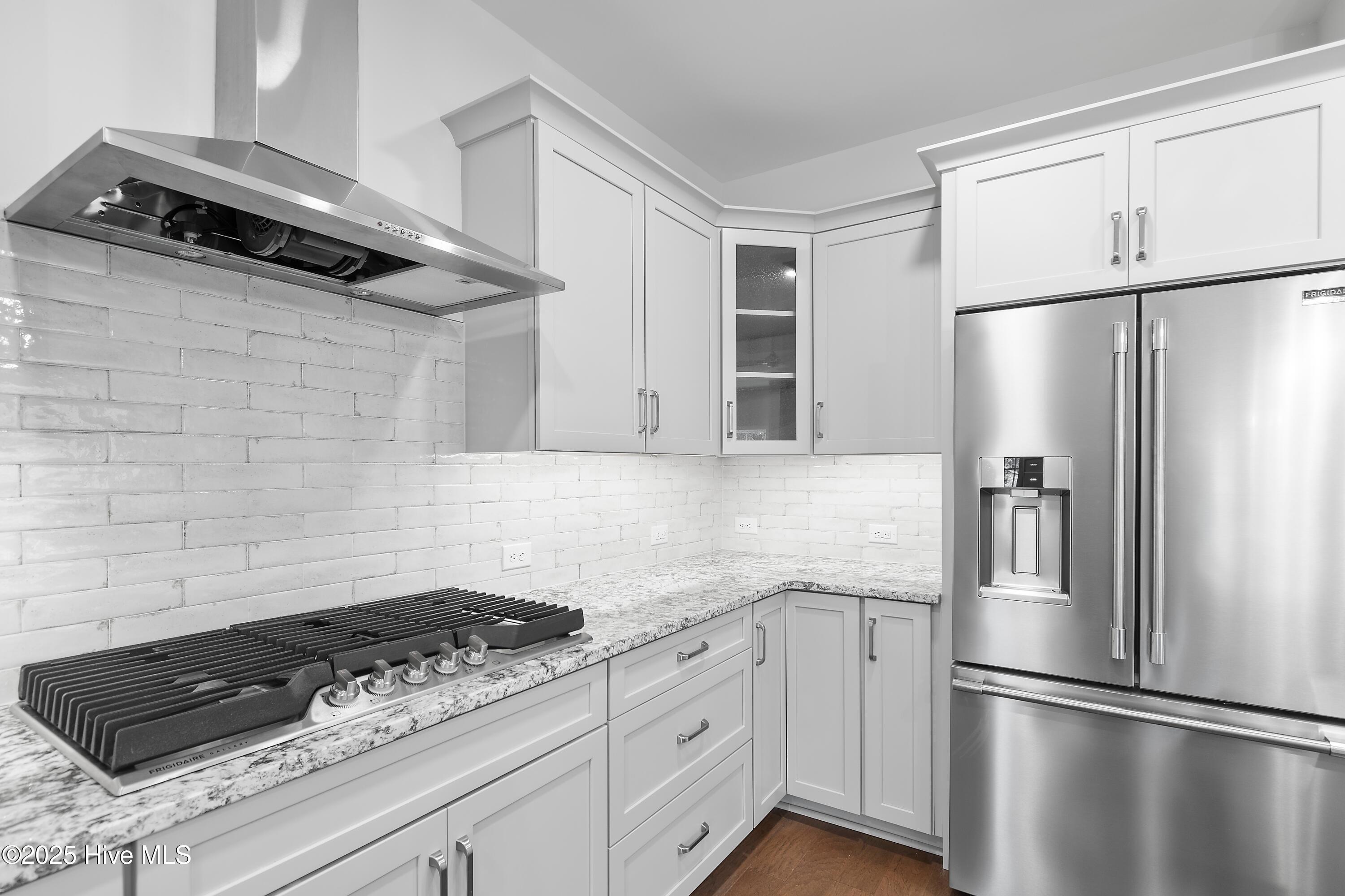 100525148 | Photo 51