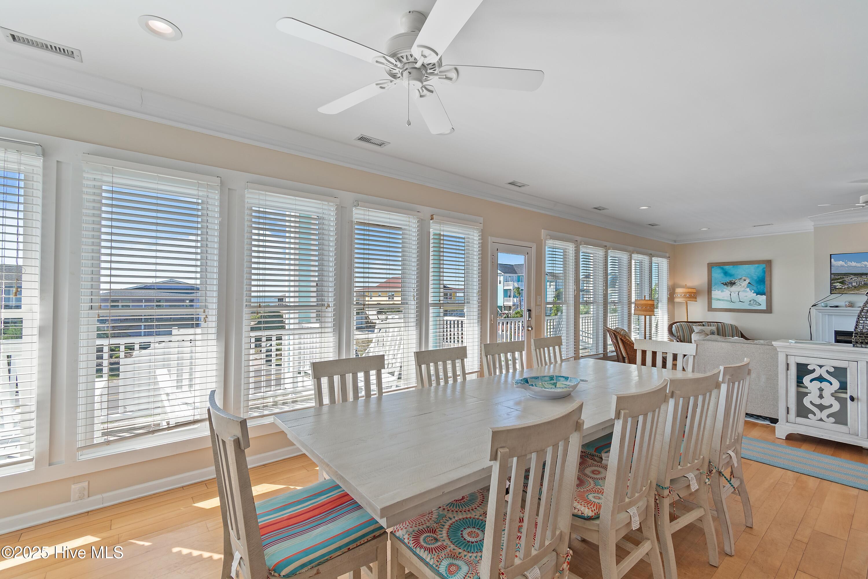 100536498 | Photo 28