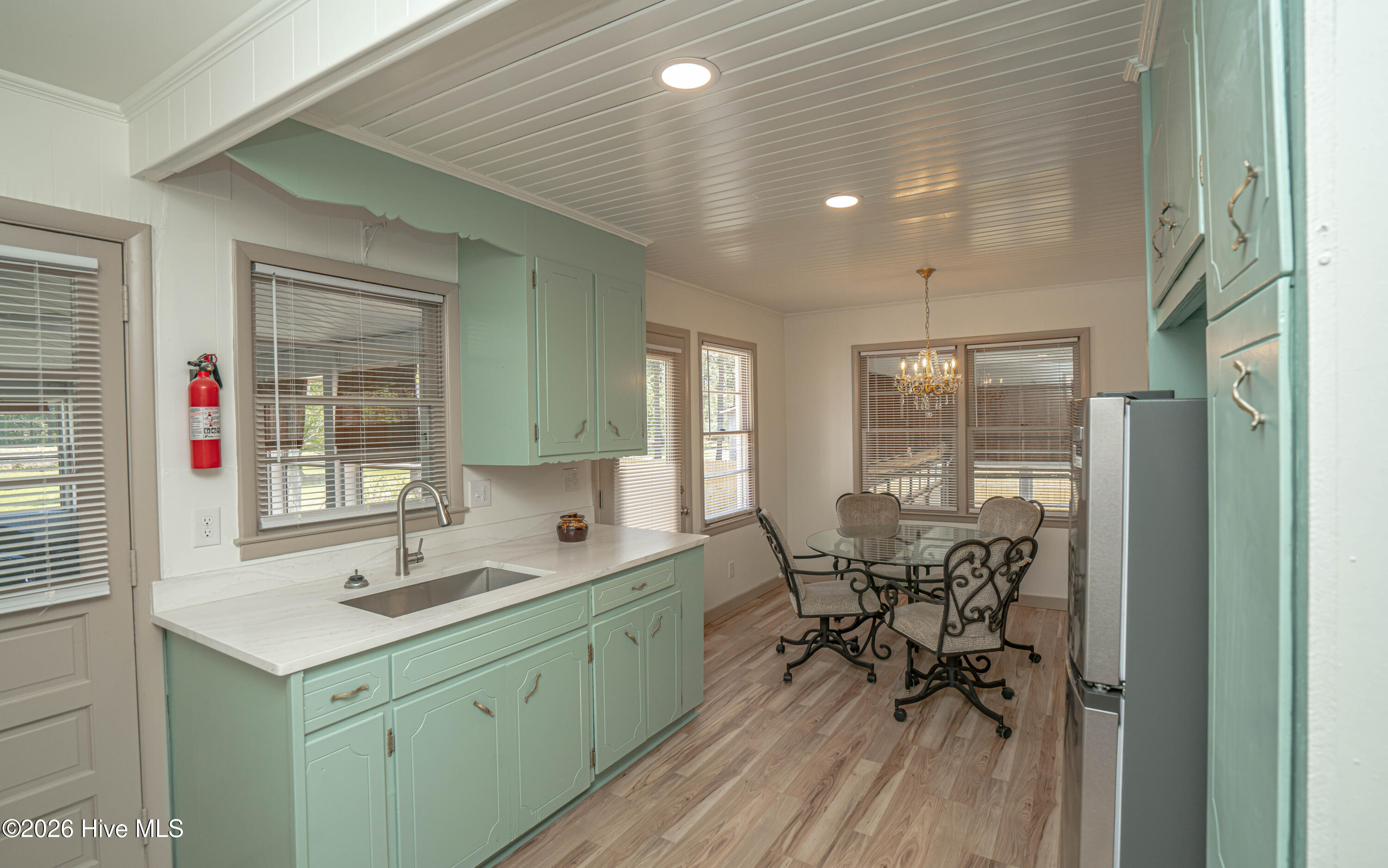 100567372 | Photo 53