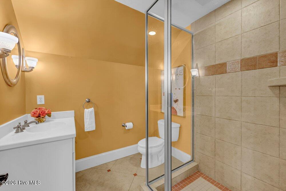 100558006 | Photo 46