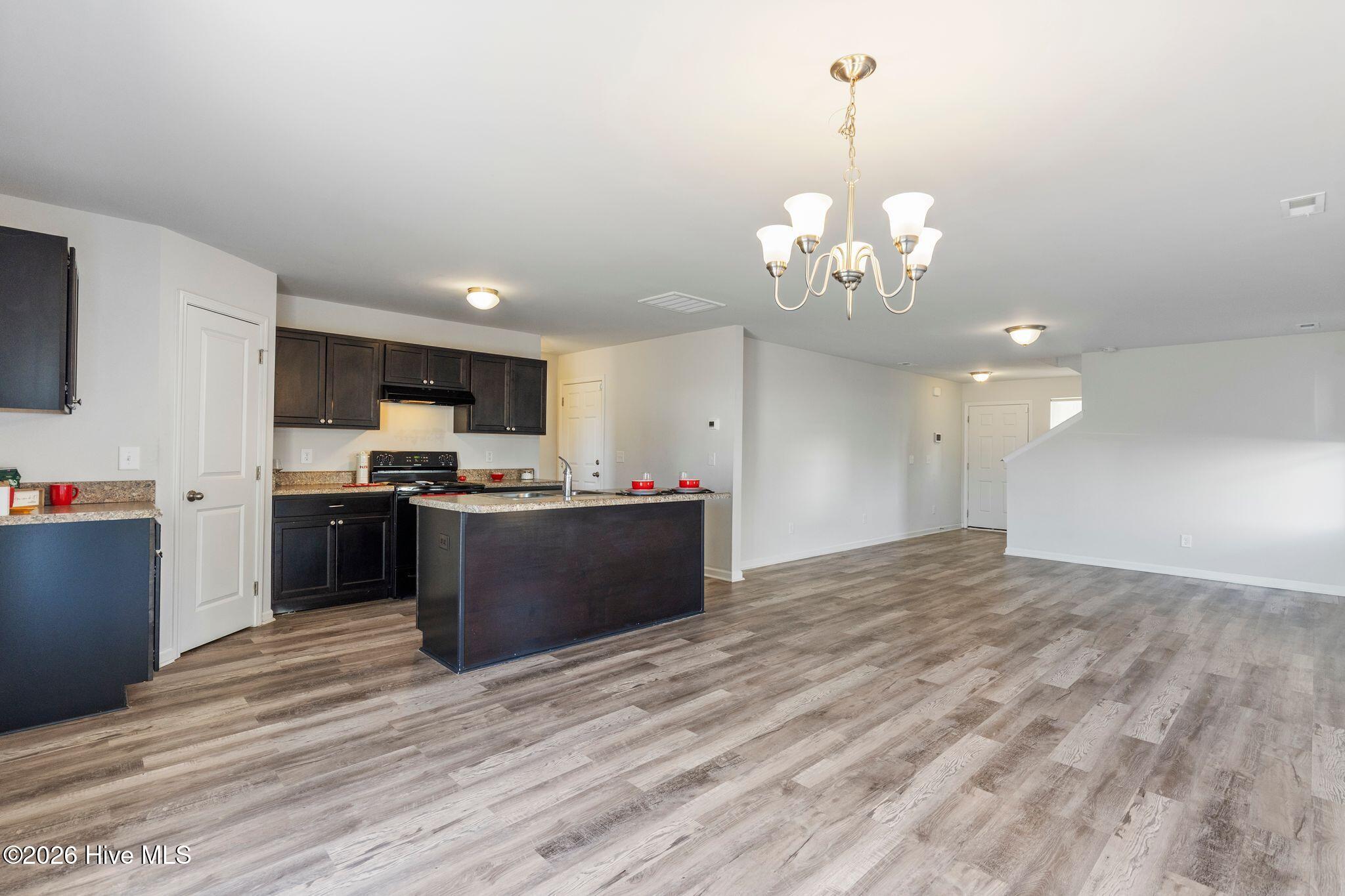 100553399 | Photo 13