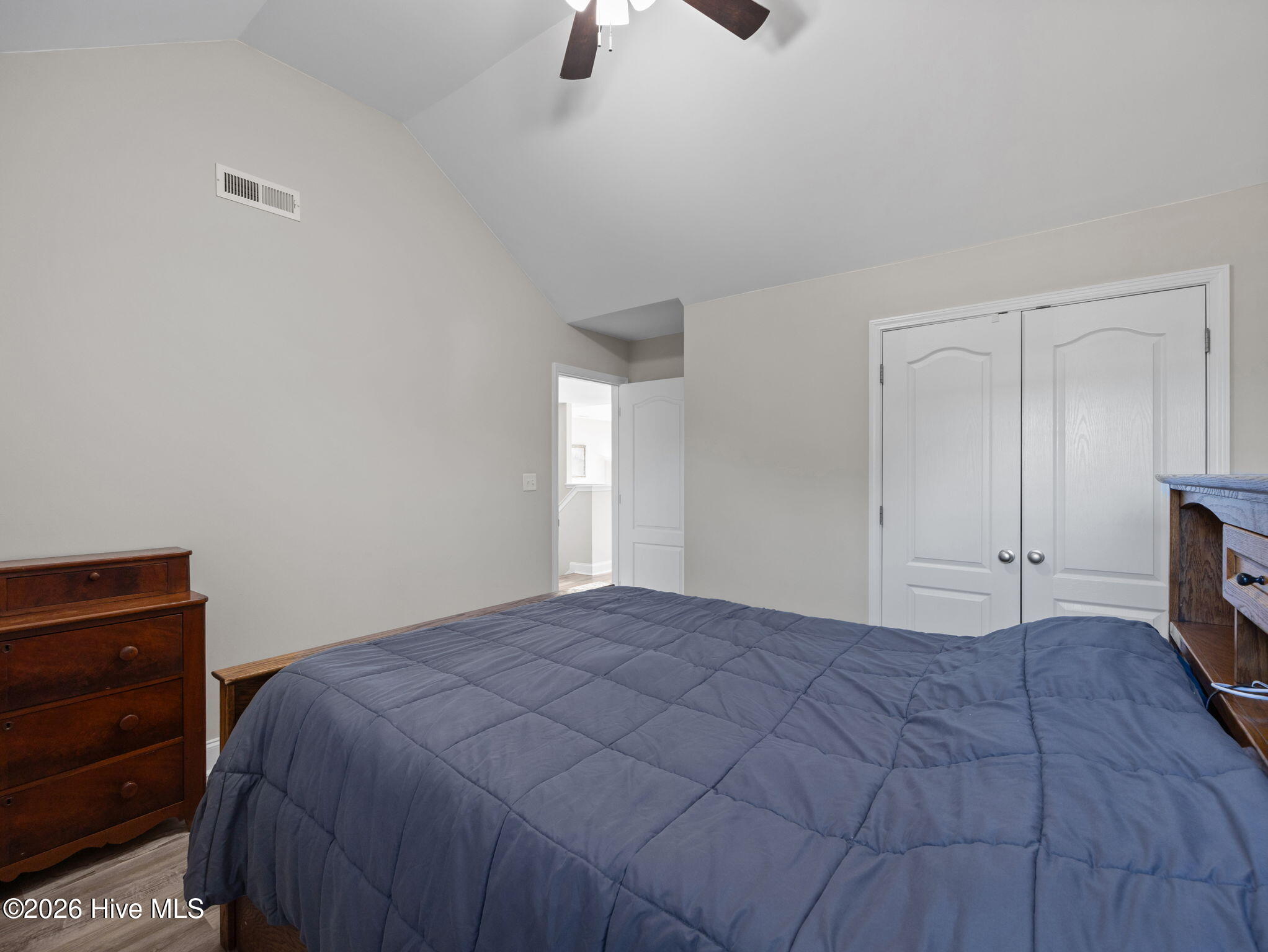 100564240 | Photo 52