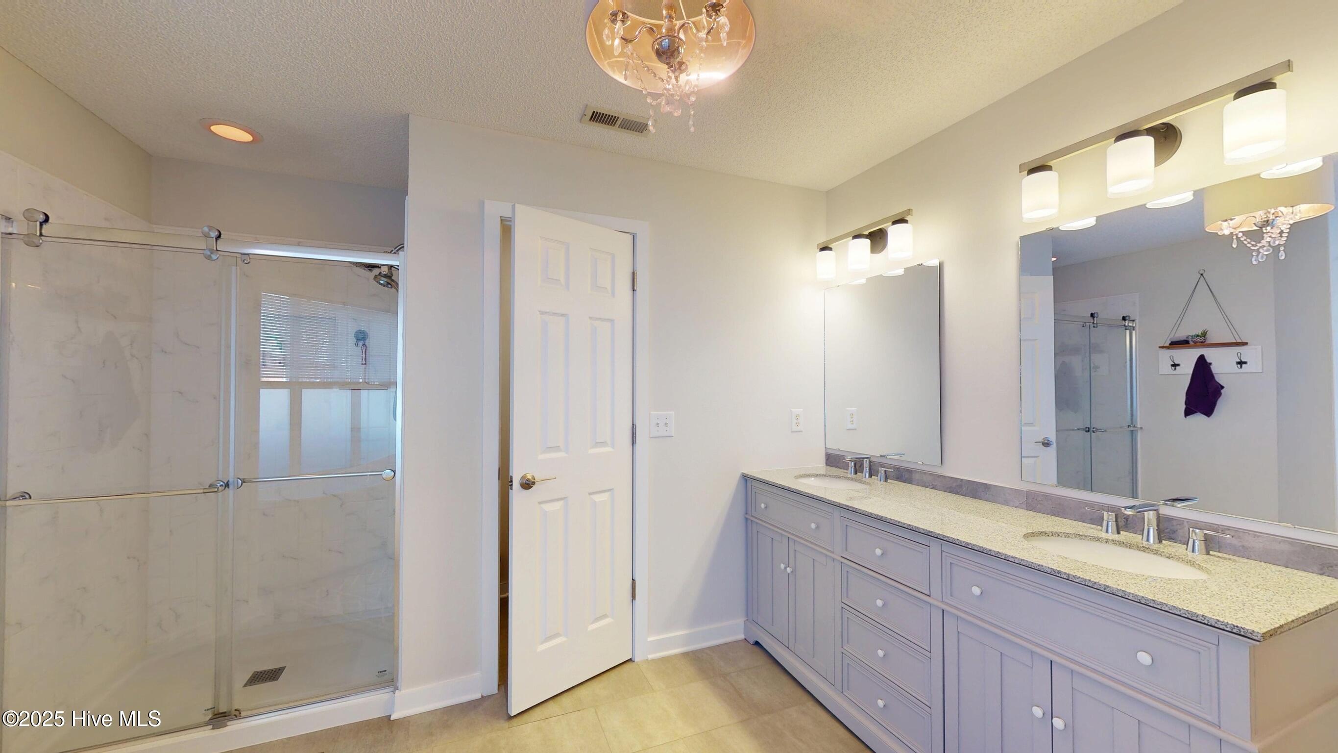 100542842 | Photo 22